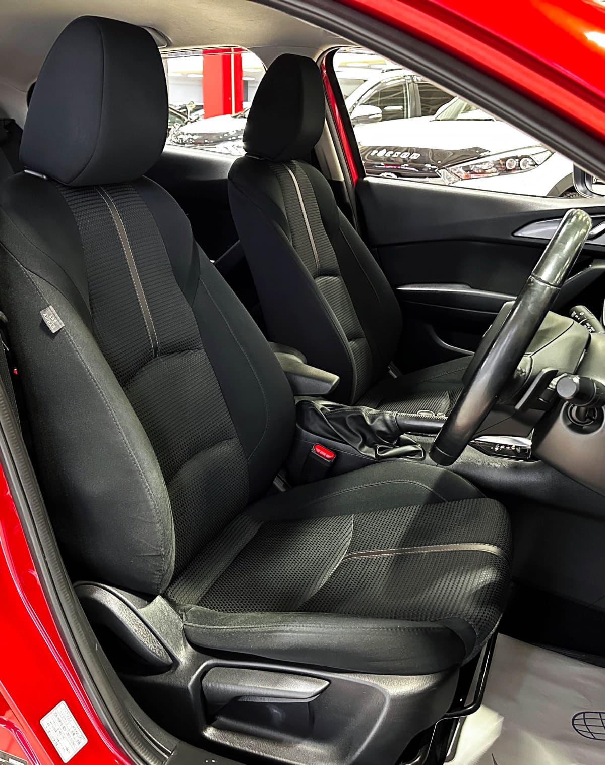 Mazda Axela - фото 11