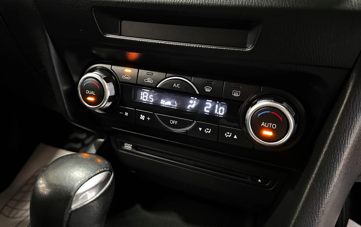 Mazda Axela - фото 25