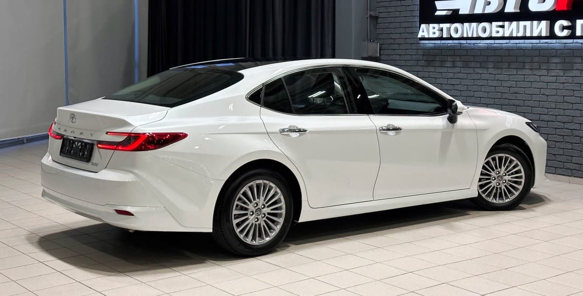 Toyota Camry - 5