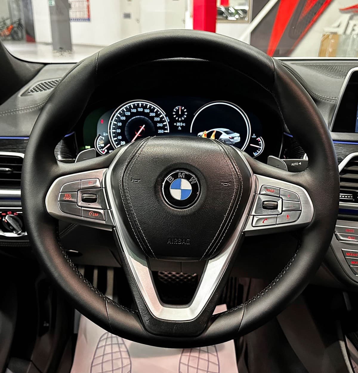 BMW 740 LI - фото 38