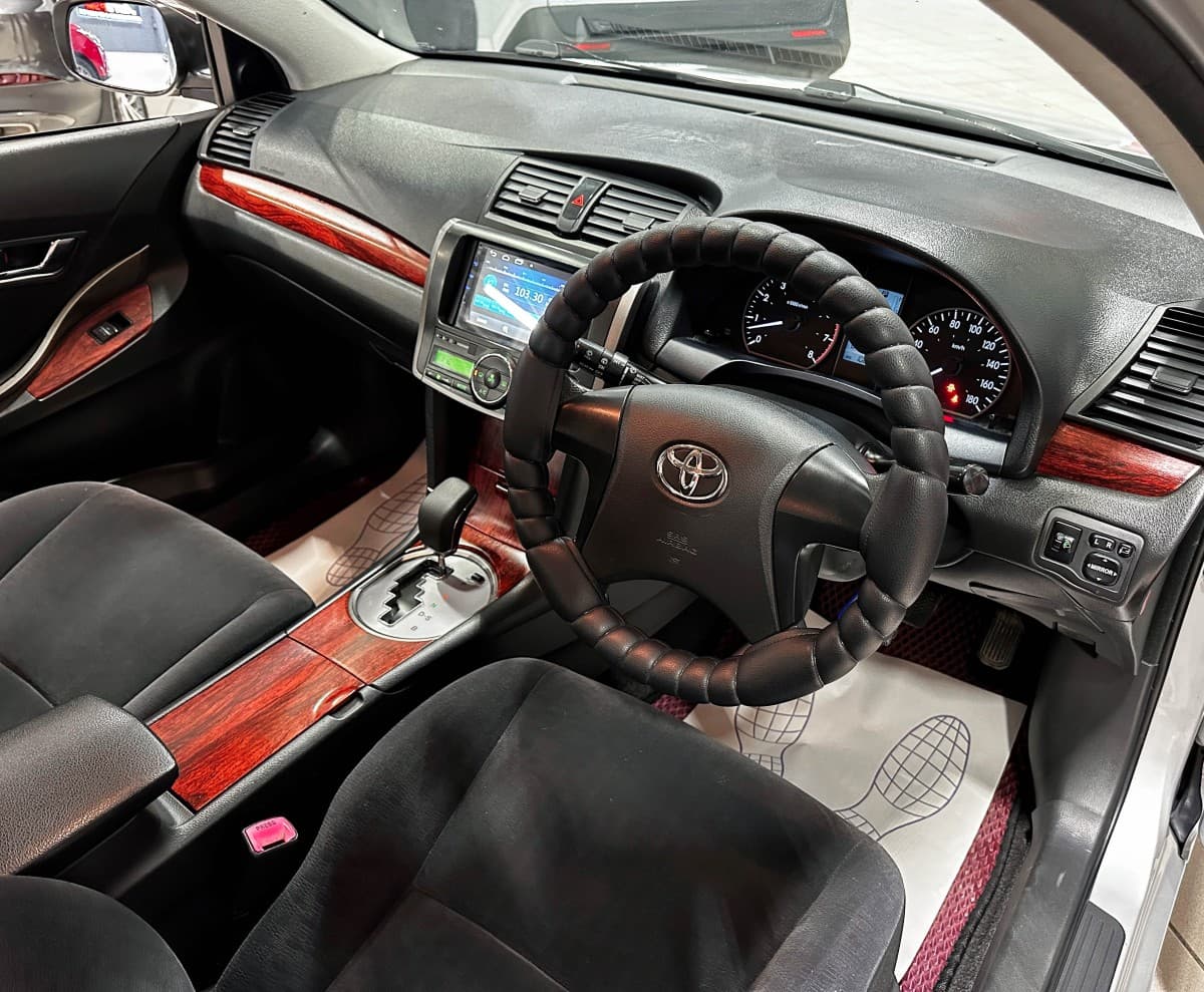 Toyota Premio - фото 10