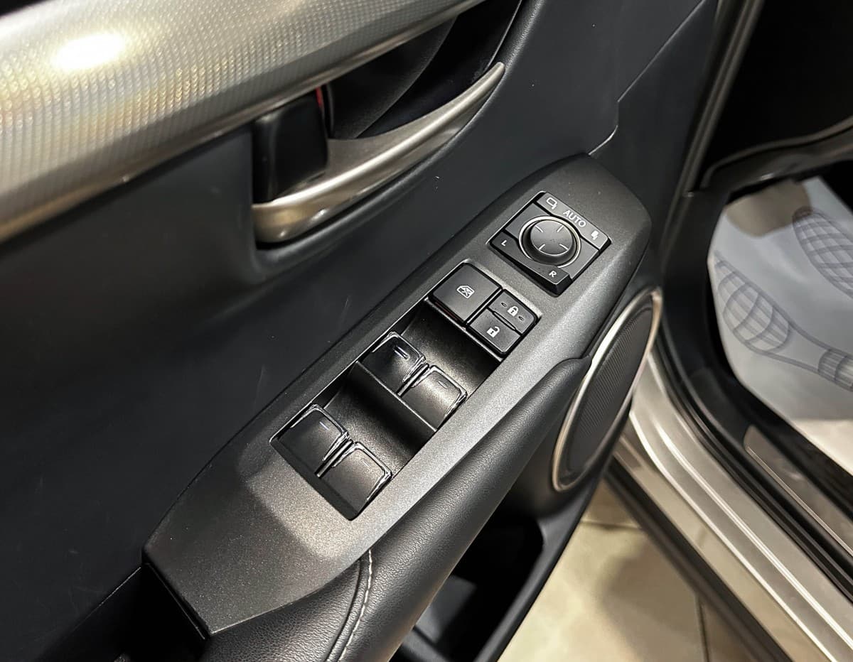 Lexus NX200 - фото 19