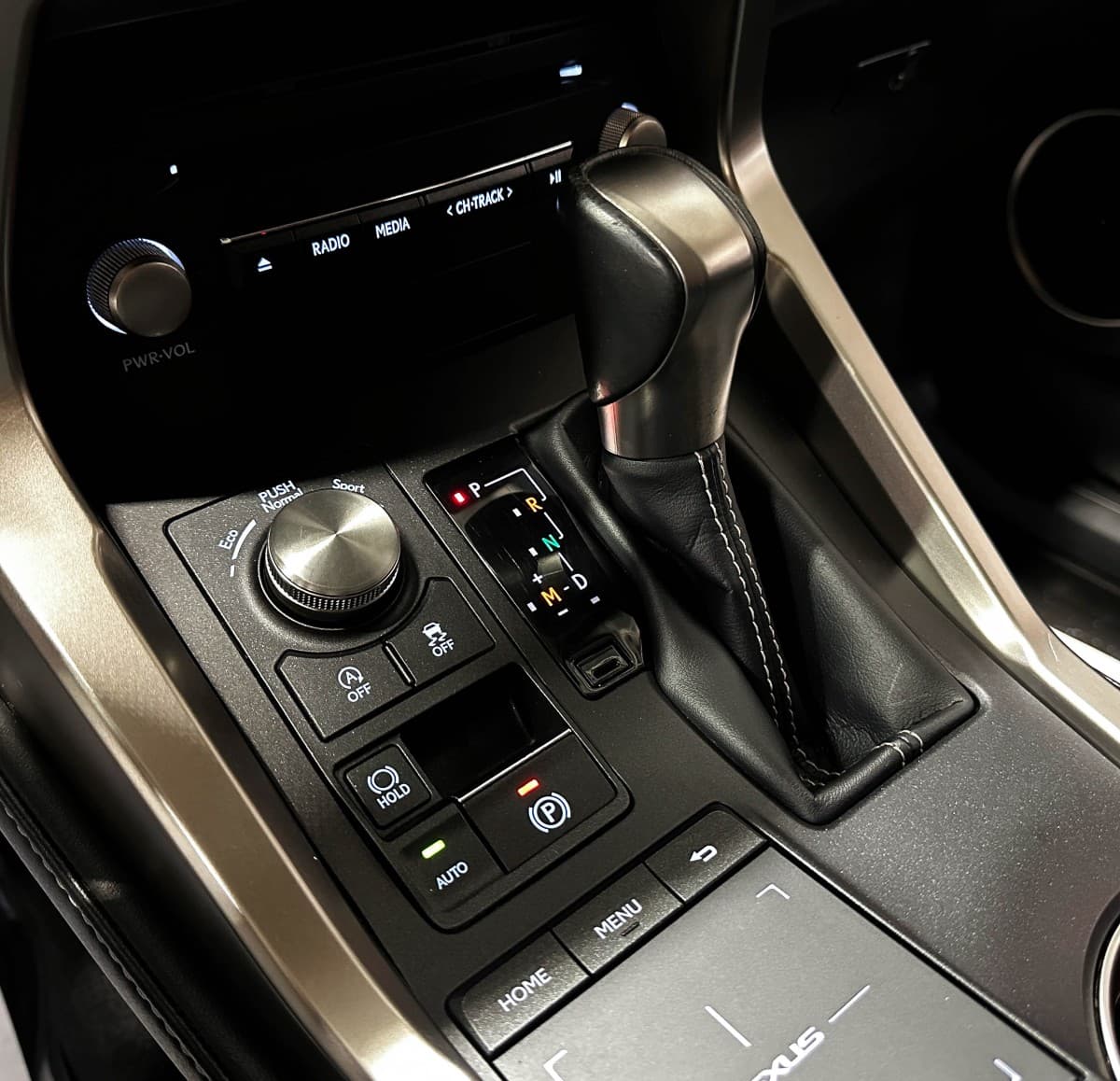 Lexus NX200 - фото 29