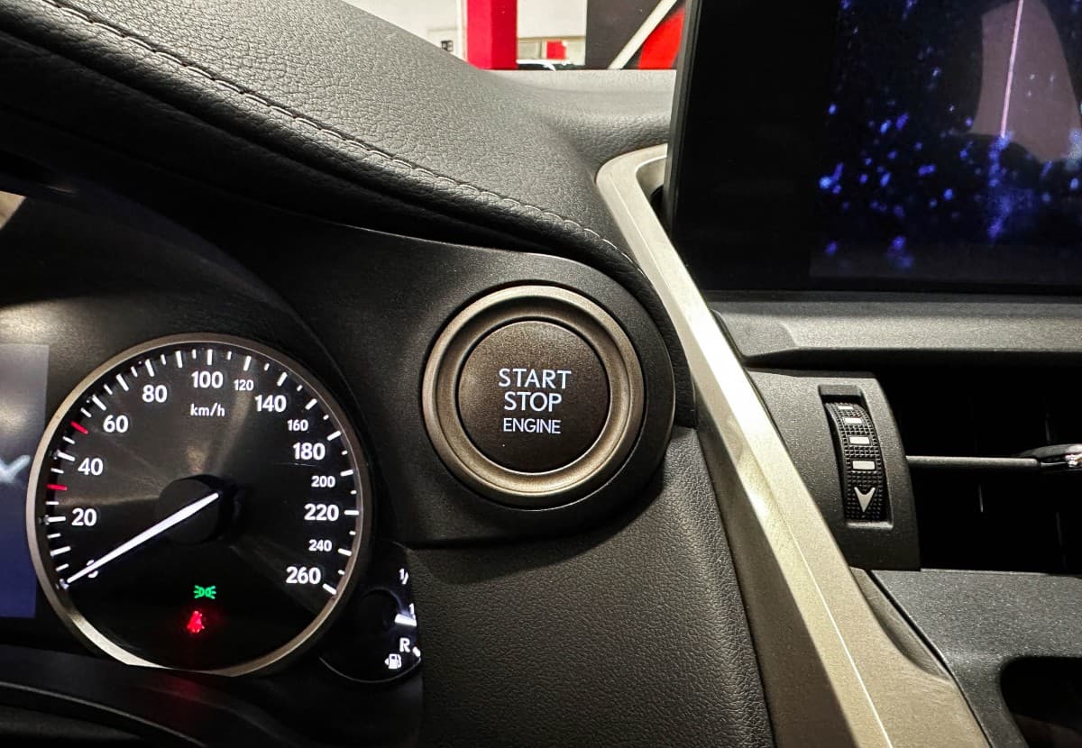 Lexus NX200 - фото 25