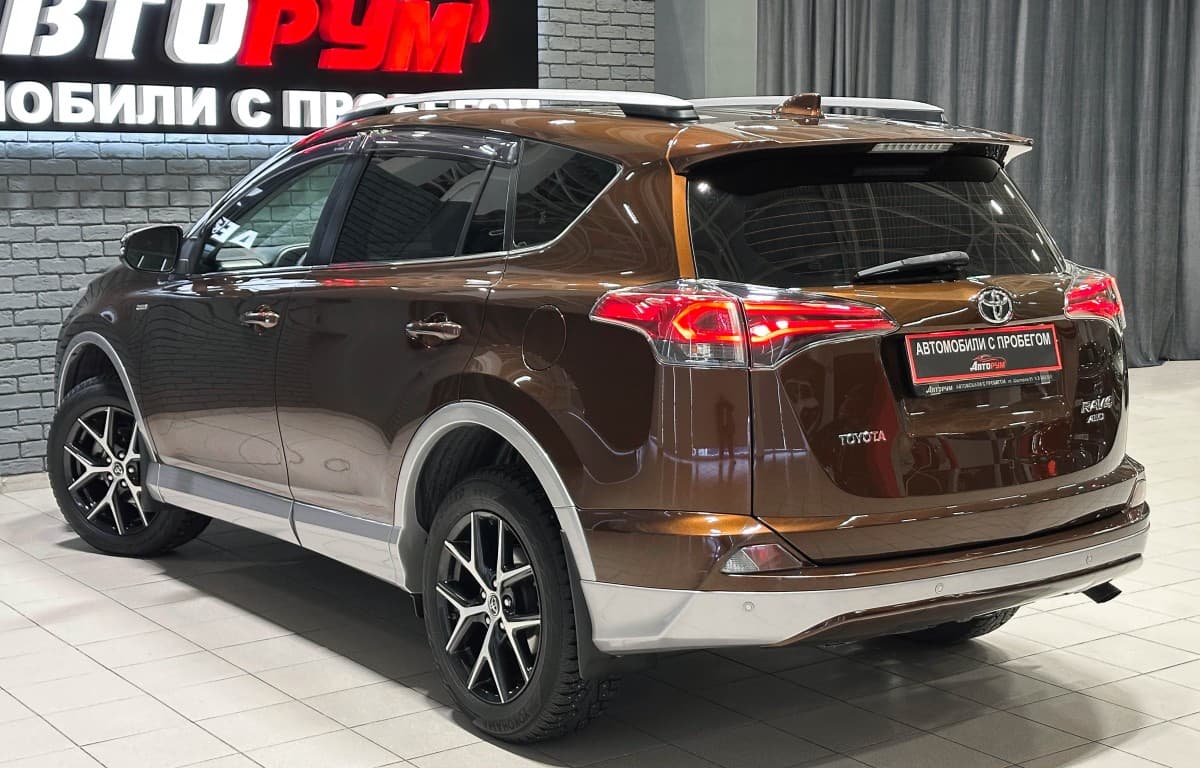 Toyota RAV4 - фото 7