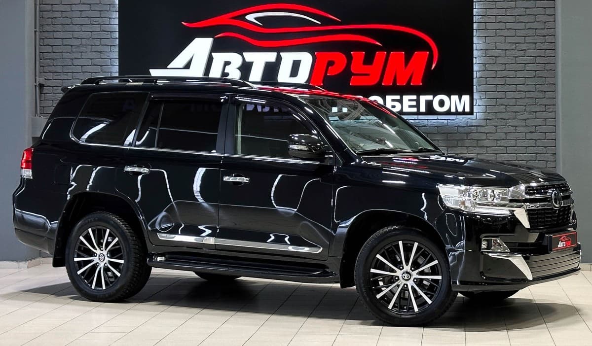 Toyota Land Cruiser 200 - 1