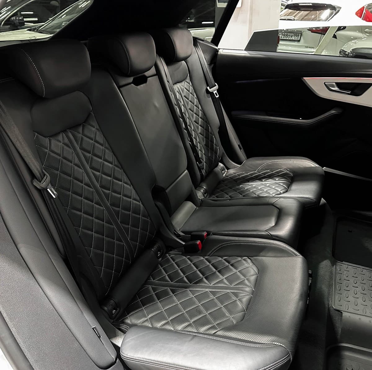 Audi Q8 - фото 16