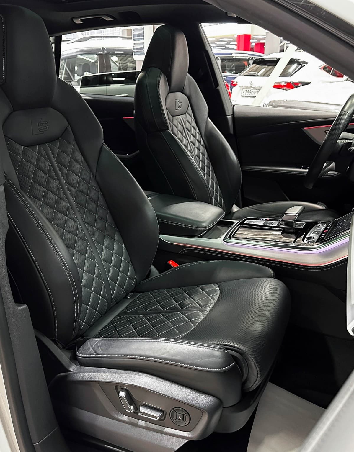 Audi Q8 - фото 17