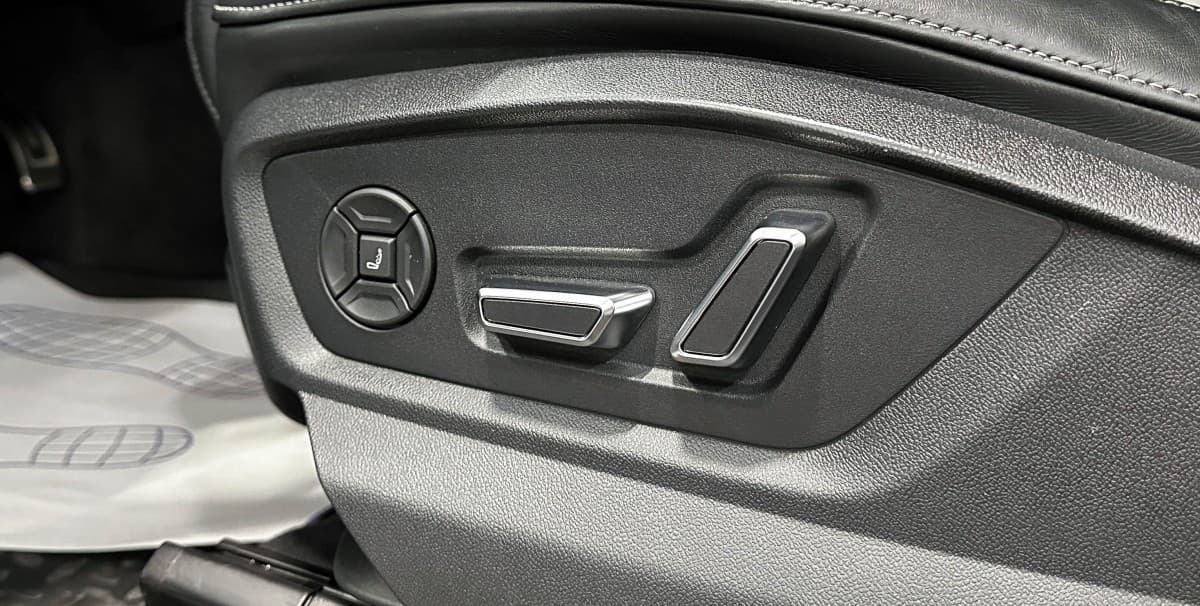 Audi Q8 - фото 21