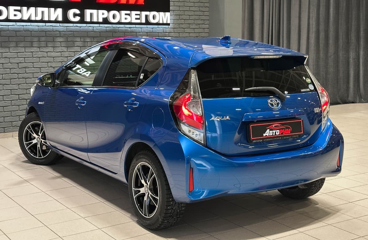 Toyota Aqua Hybrid - фото 7