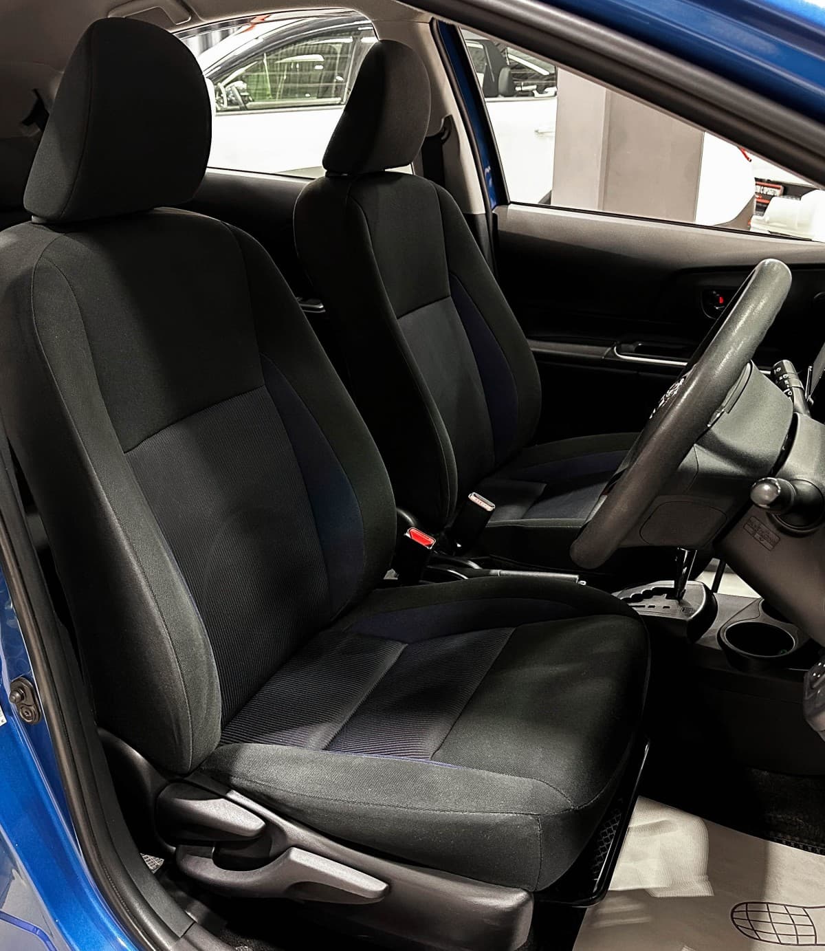Toyota Aqua Hybrid - фото 11