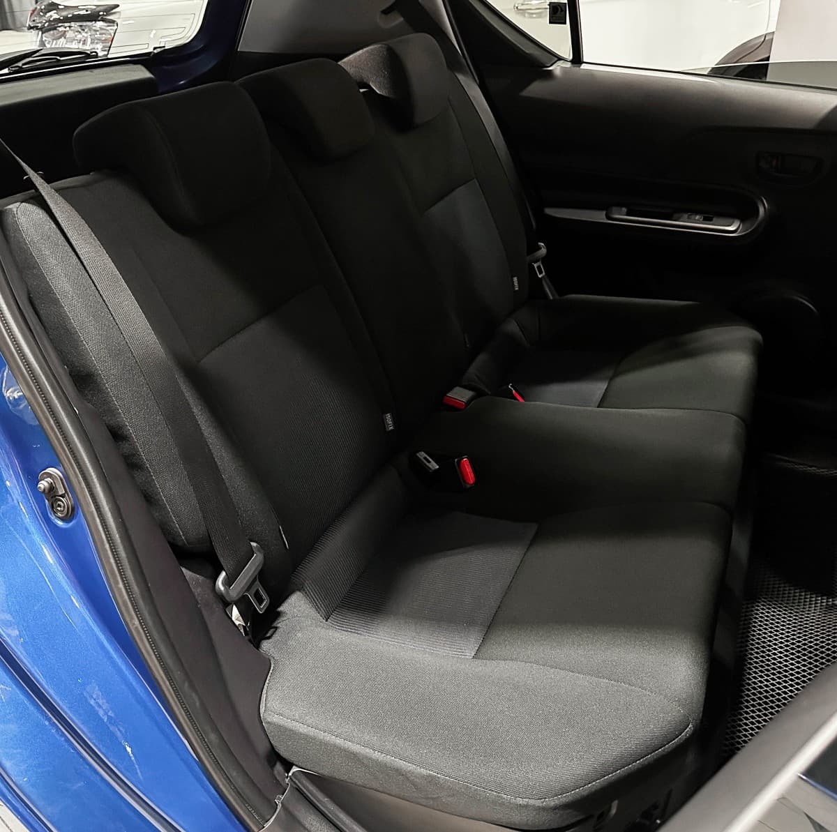 Toyota Aqua Hybrid - фото 12