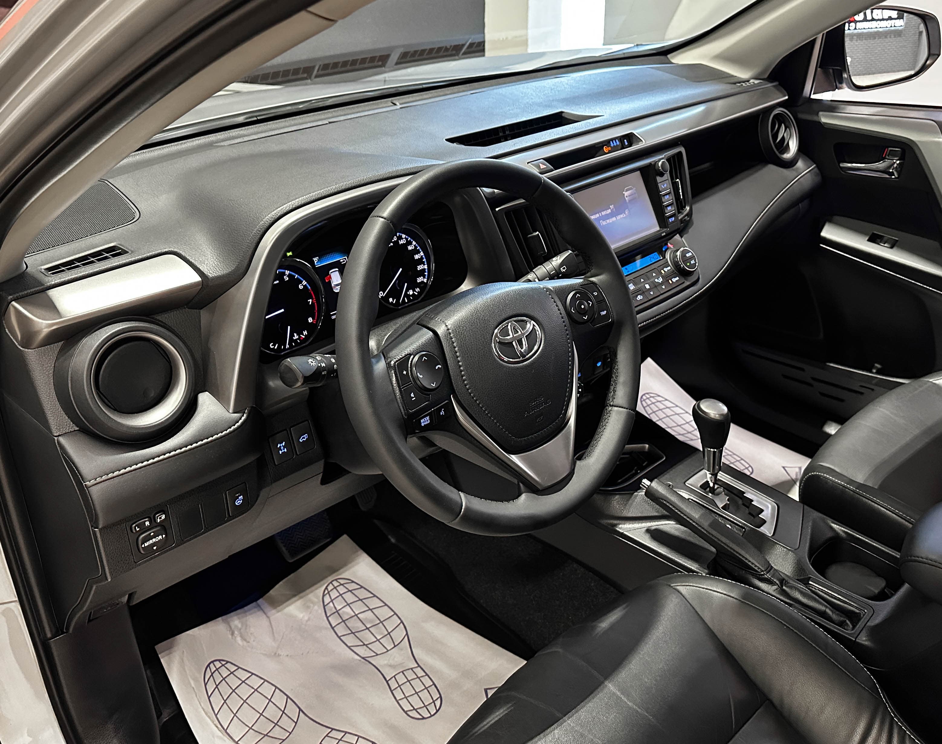 Toyota RAV4 - фото 11