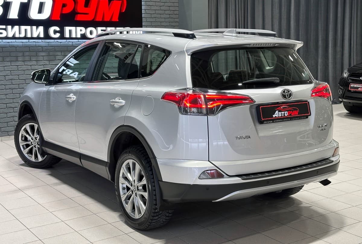 Toyota RAV4 - фото 9
