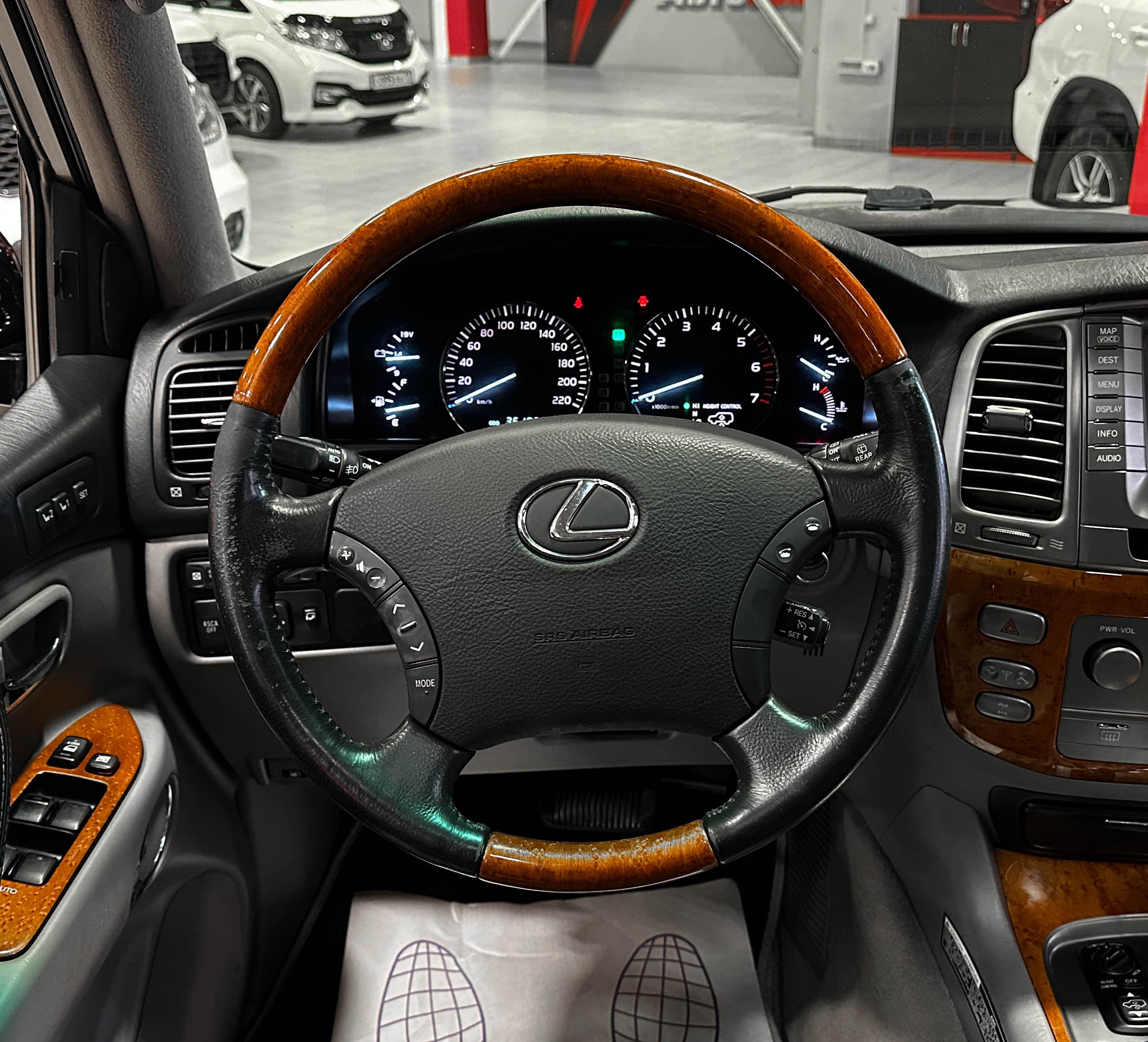 Lexus LX 470 - фото 22