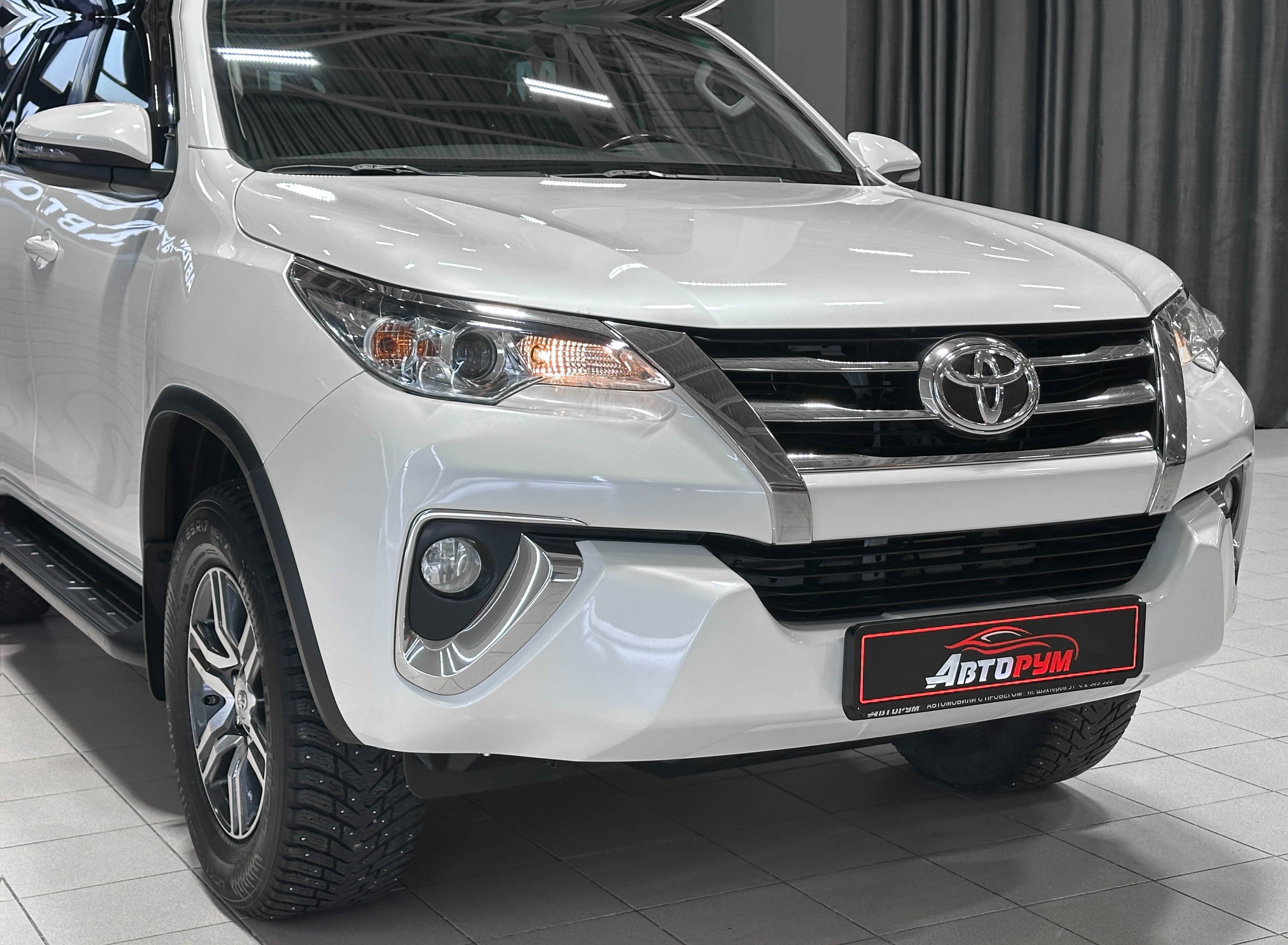 Toyota Fortuner - 5