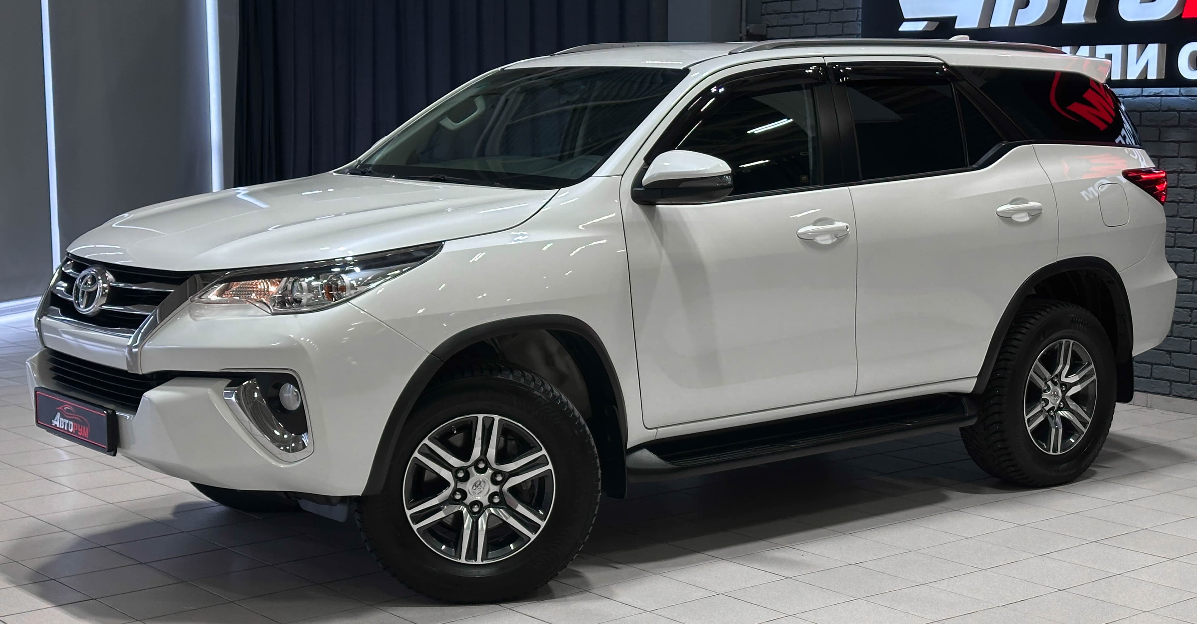 Toyota Fortuner - 2
