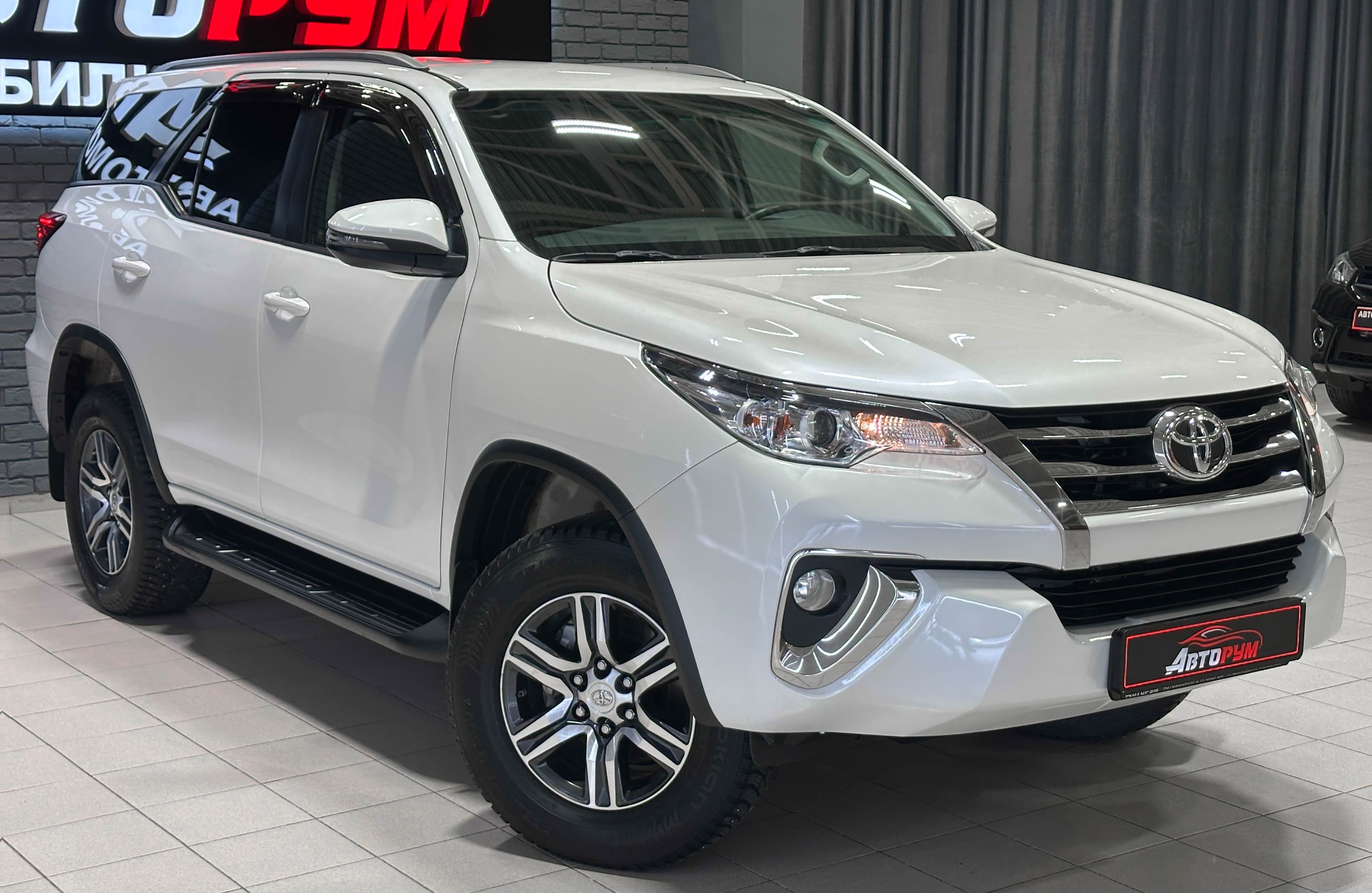 Toyota Fortuner - 4