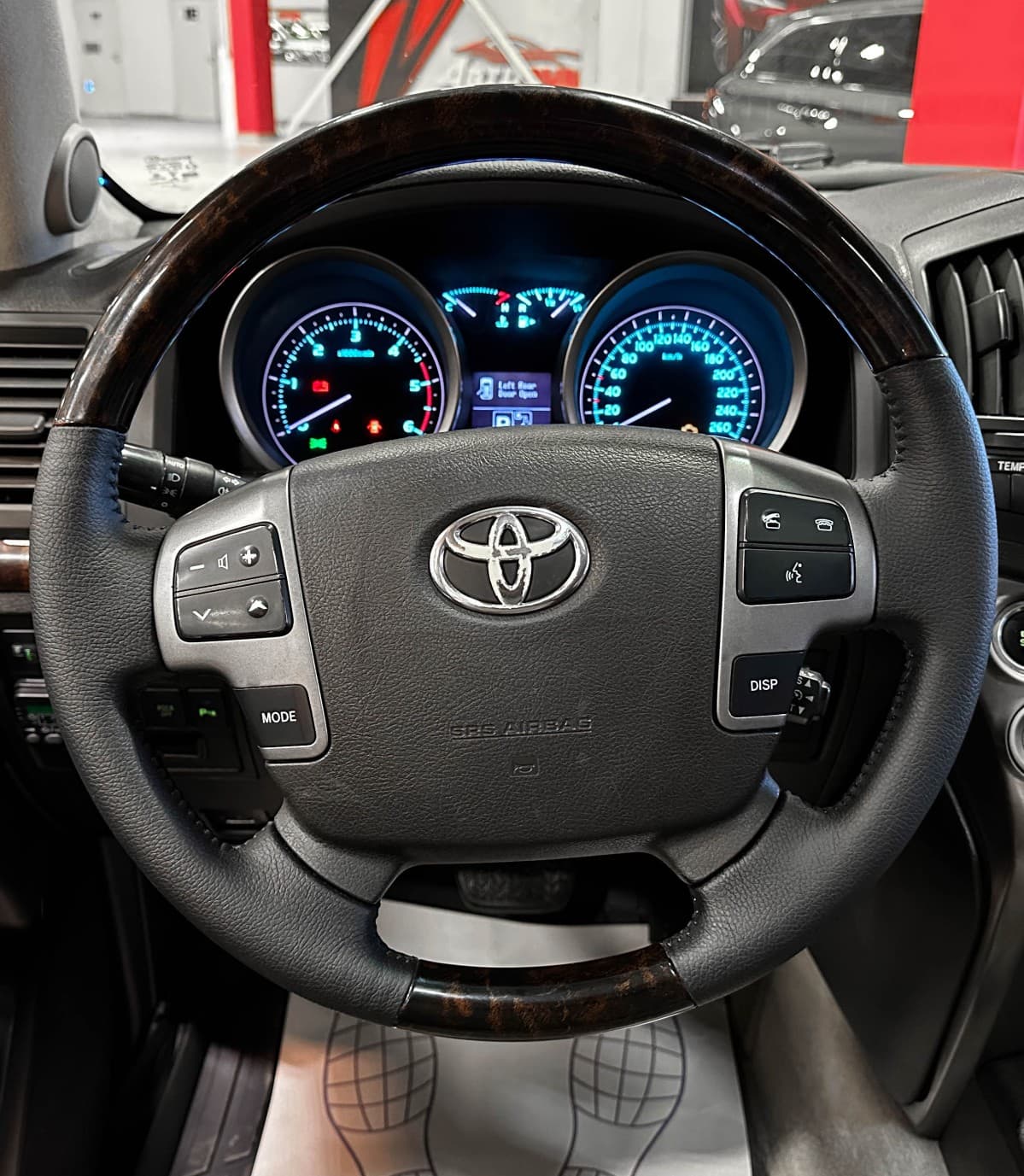 Toyota Land Cruiser 200 - фото 34