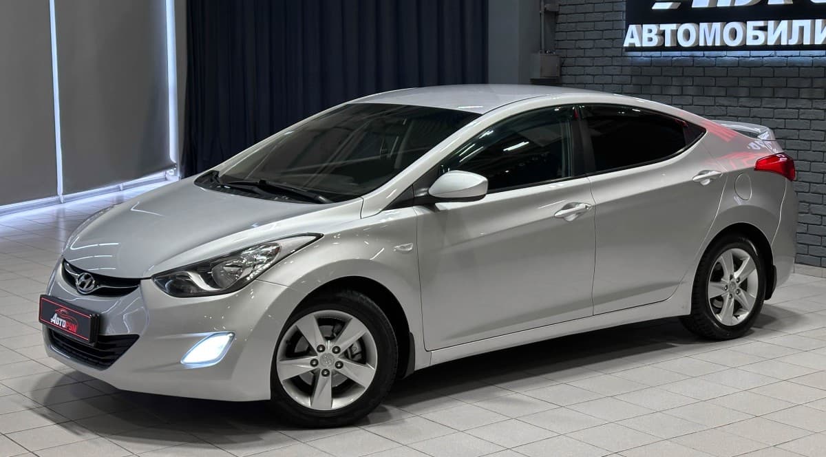 Hyundai Elantra - 2