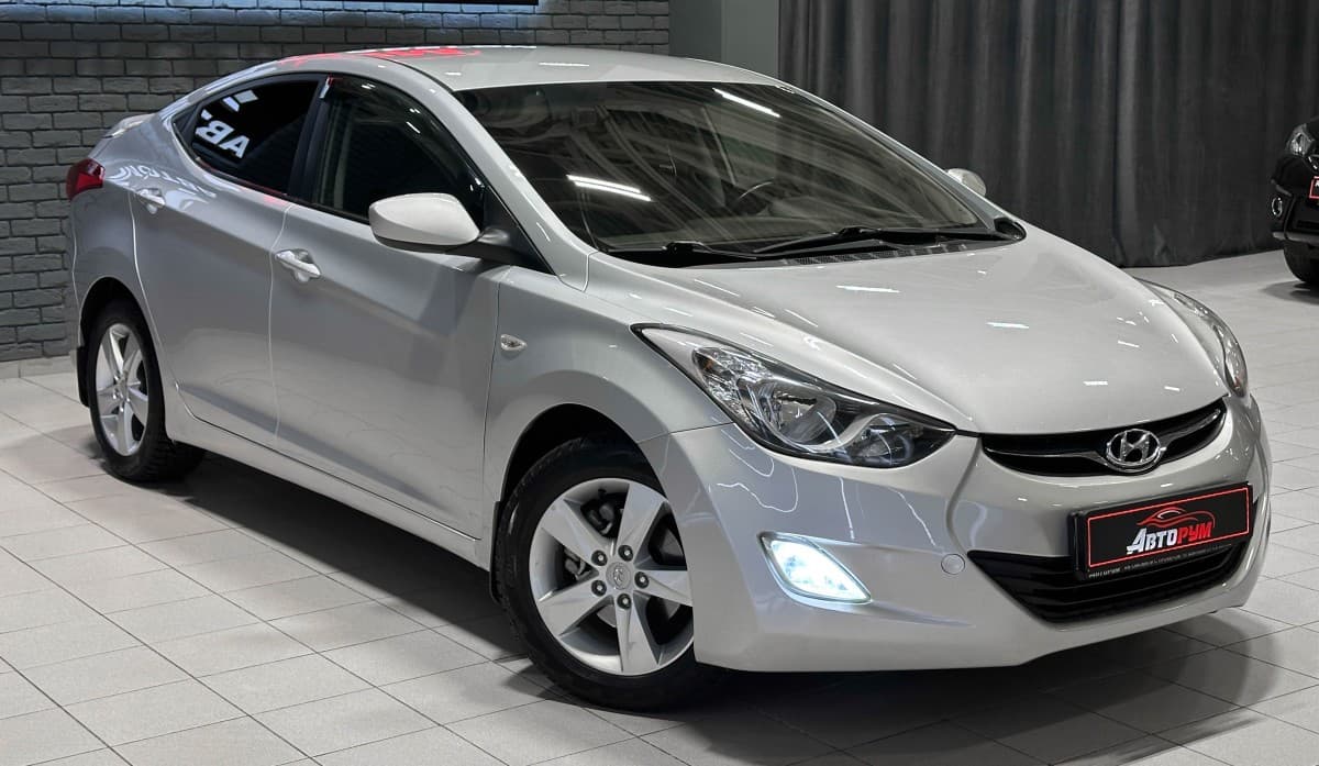 Hyundai Elantra - 4
