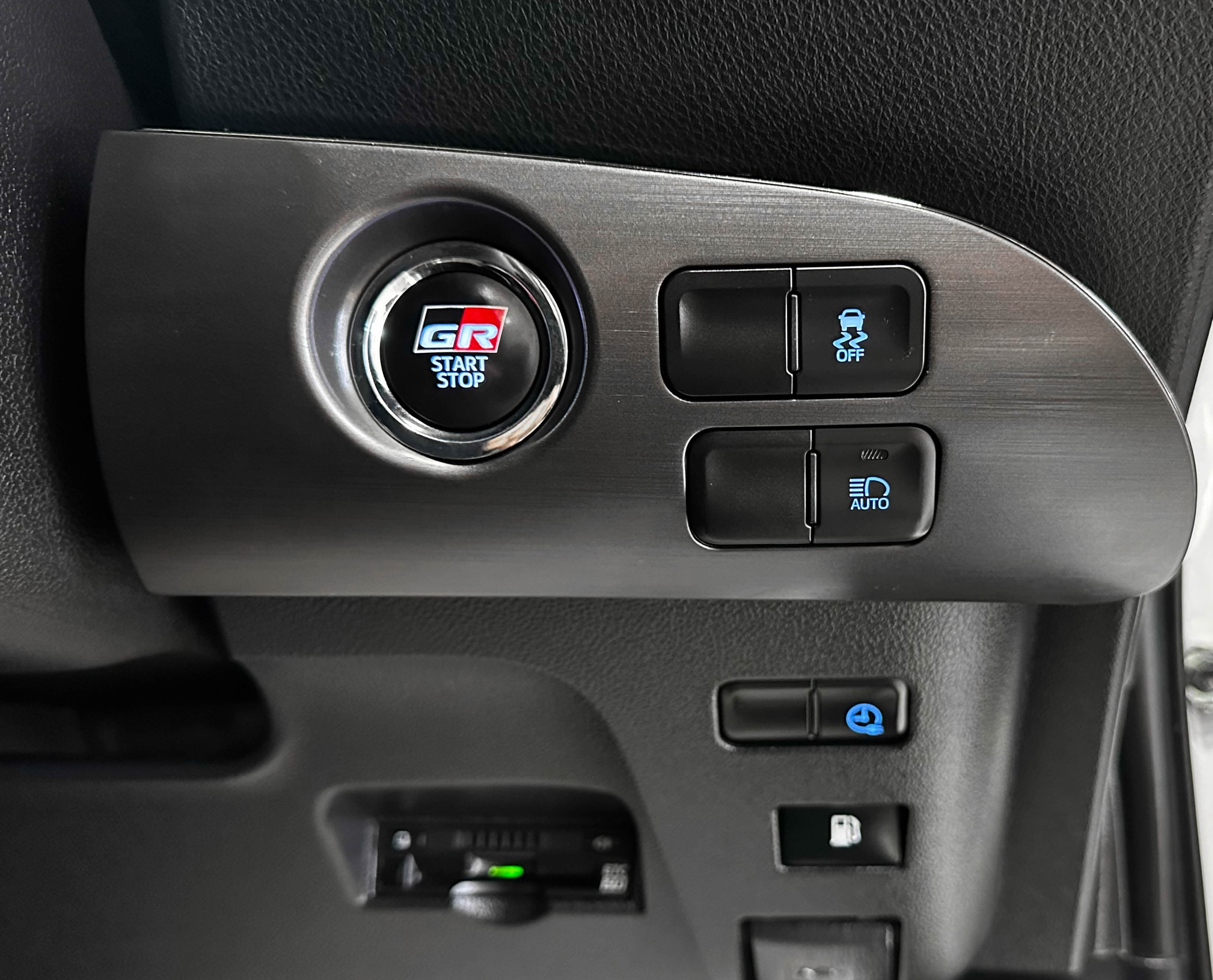 Toyota Prius HYBRID - фото 28