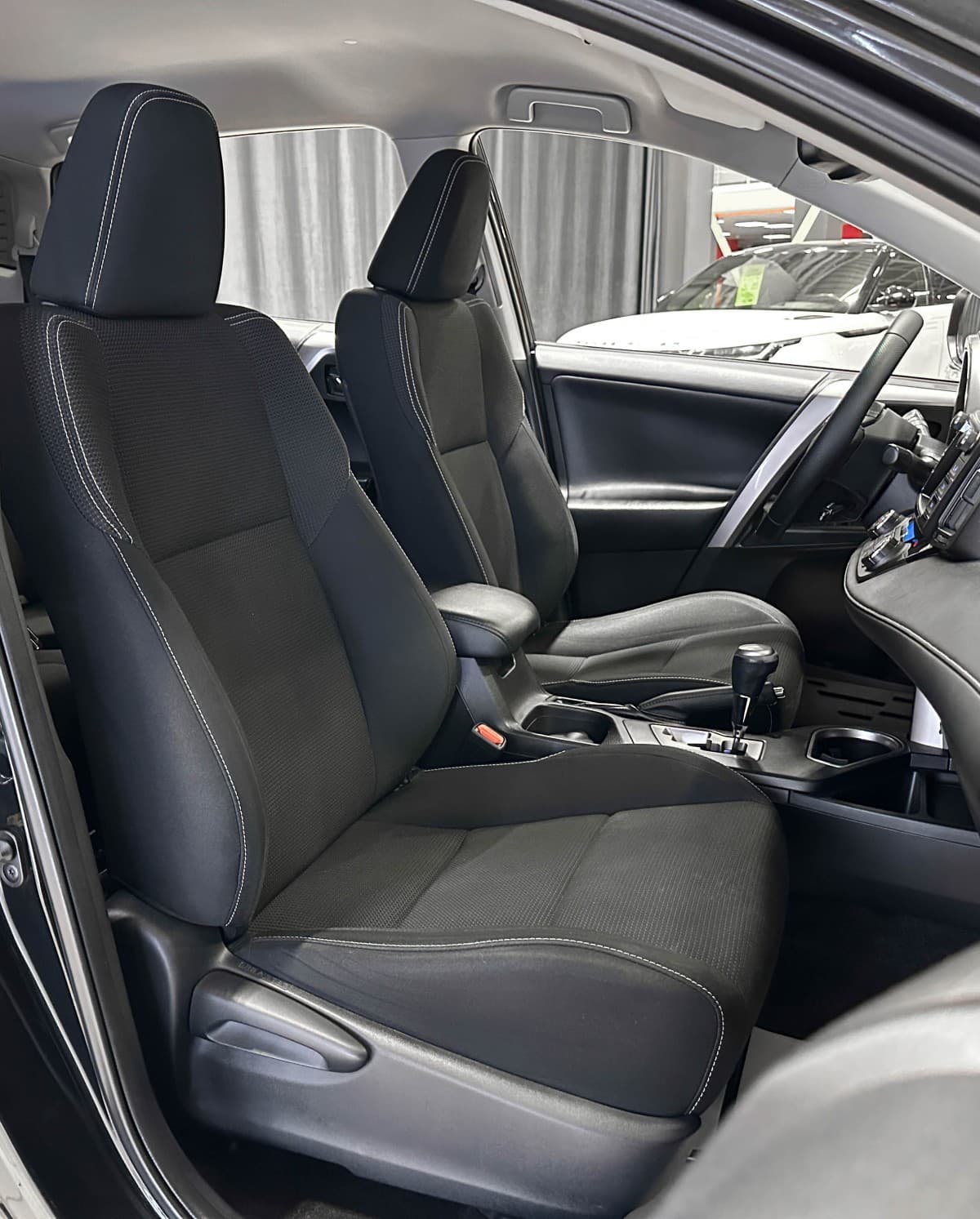 Toyota RAV4 - фото 16