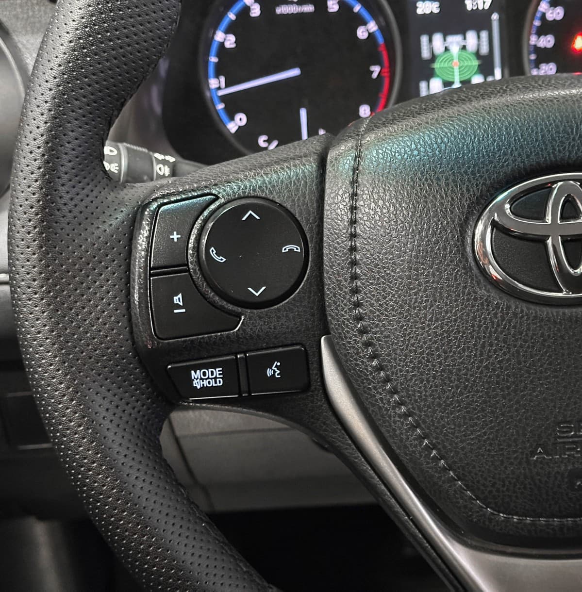 Toyota RAV4 - фото 21