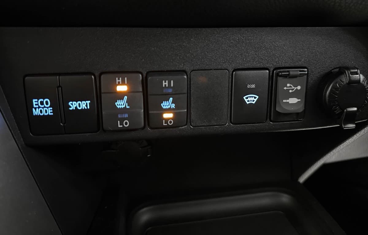 Toyota RAV4 - фото 27