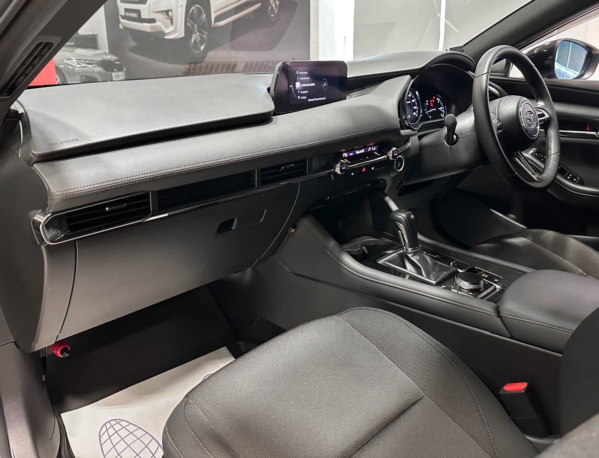 Mazda 3 - фото 18