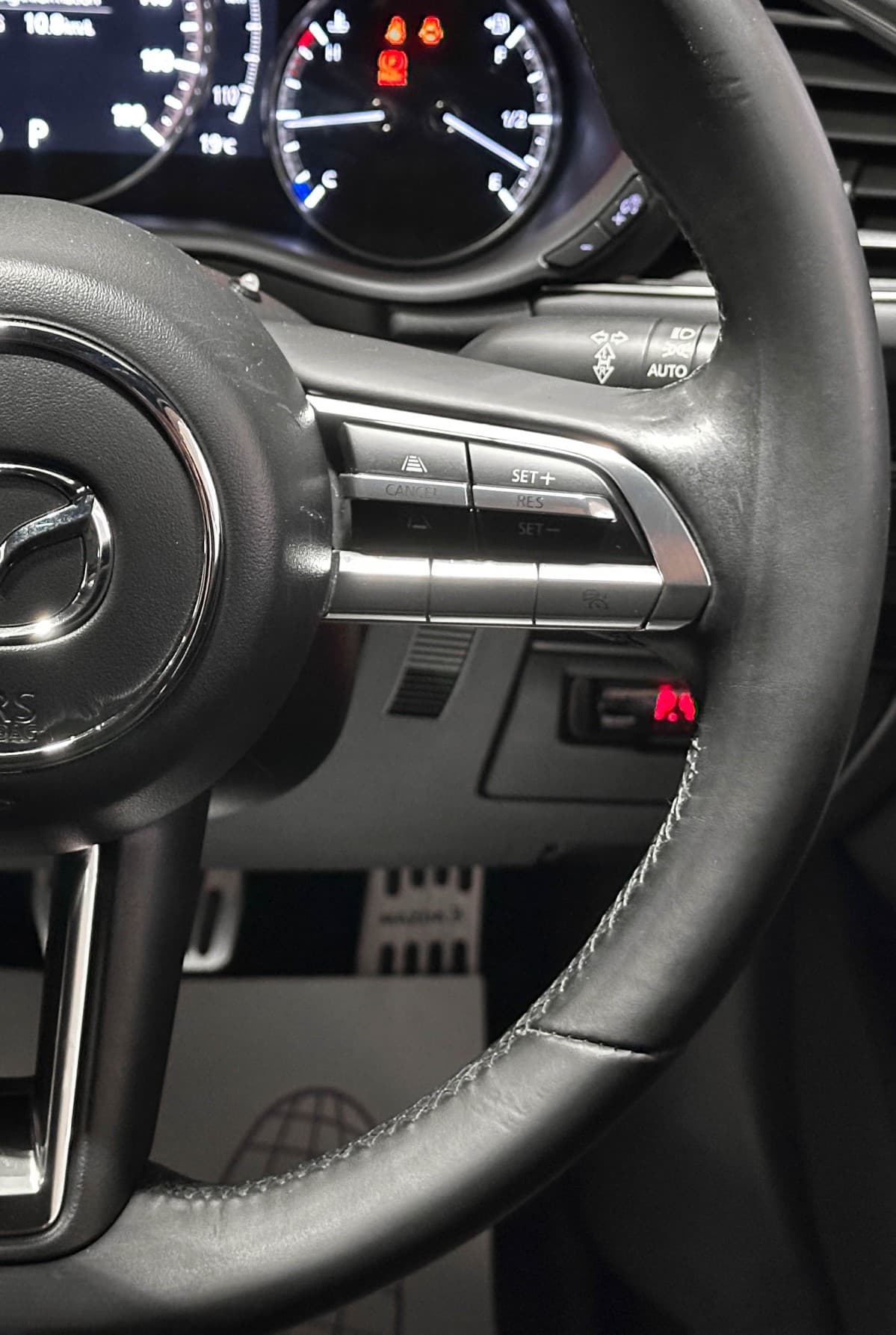 Mazda 3 - фото 23