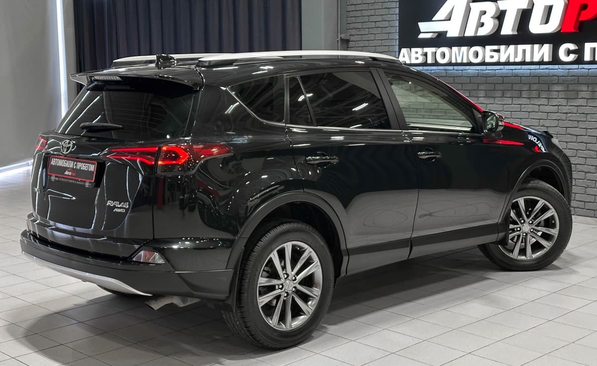 Toyota RAV4 - фото 6