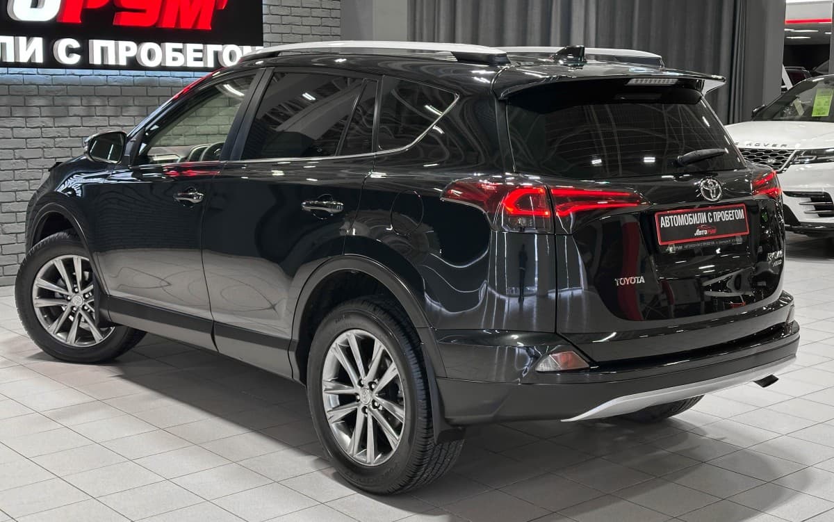 Toyota RAV4 - фото 9