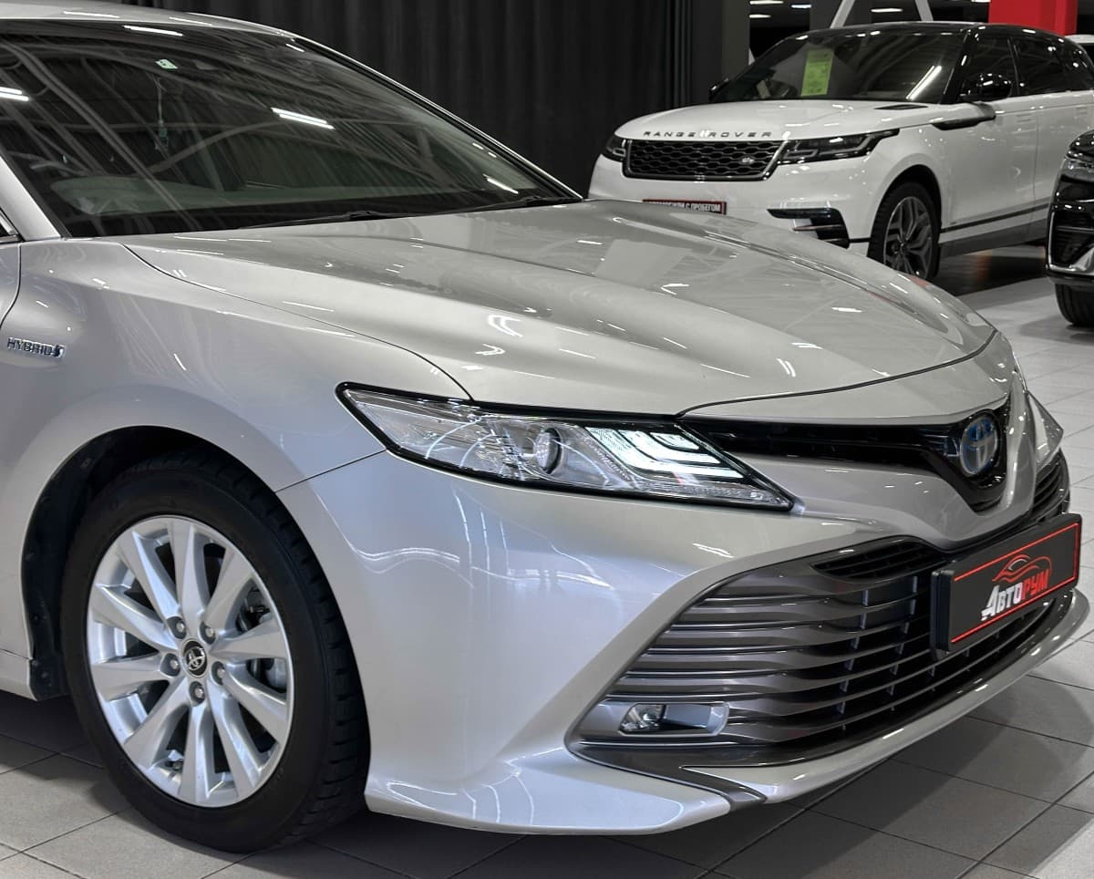 Toyota Camry - 4