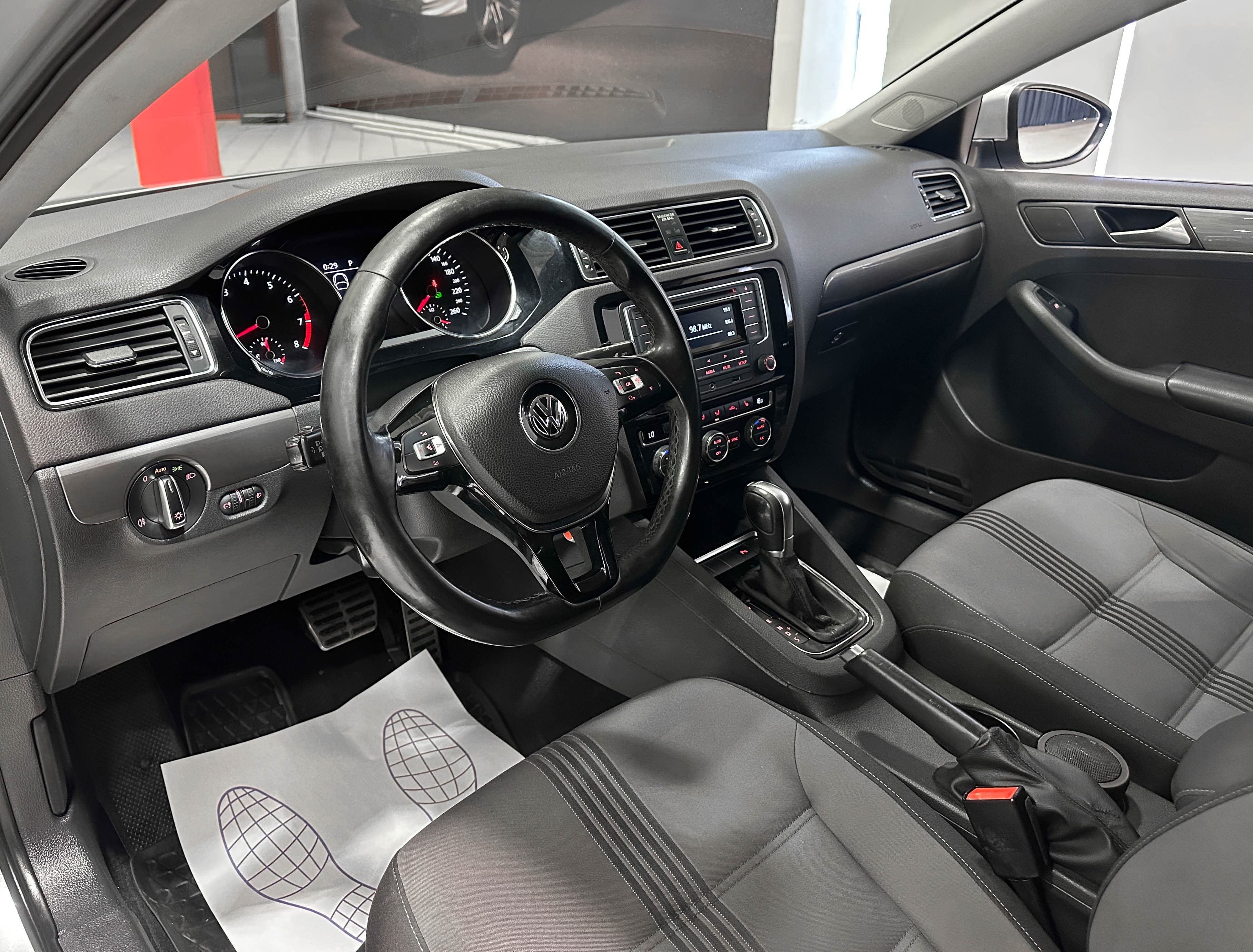 Volkswagen Jetta - фото 16