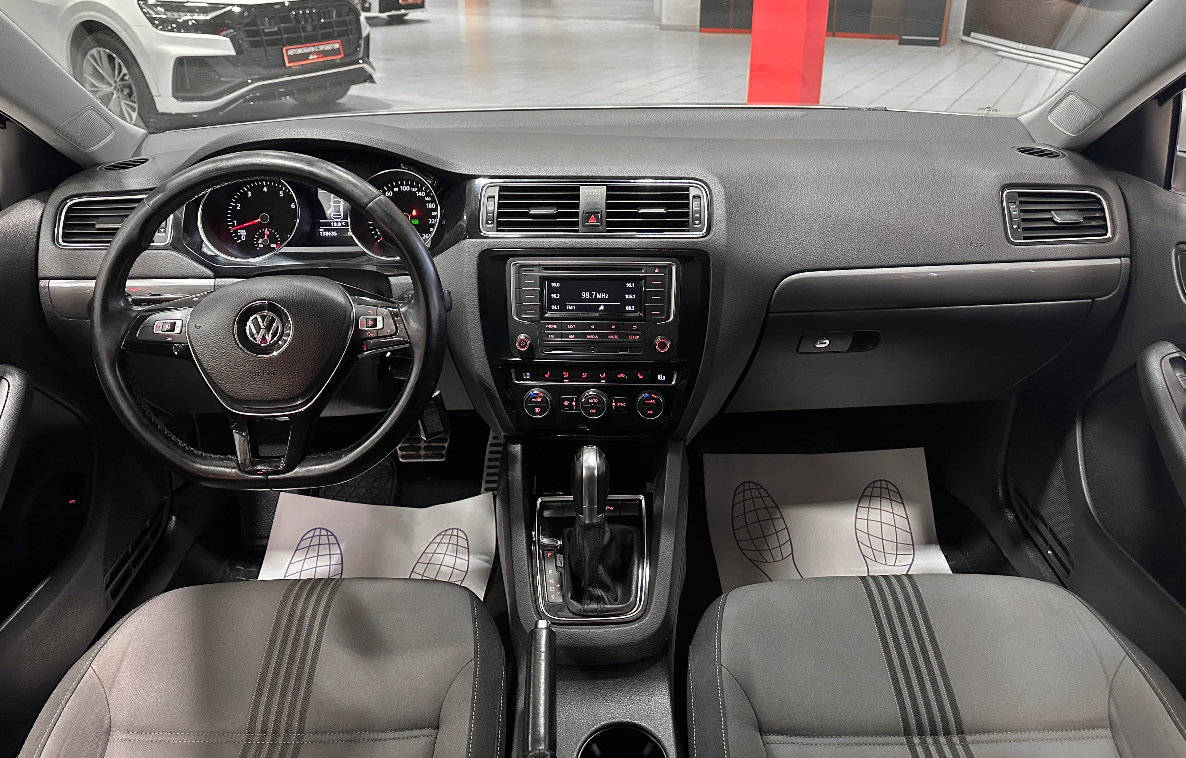 Volkswagen Jetta - фото 27
