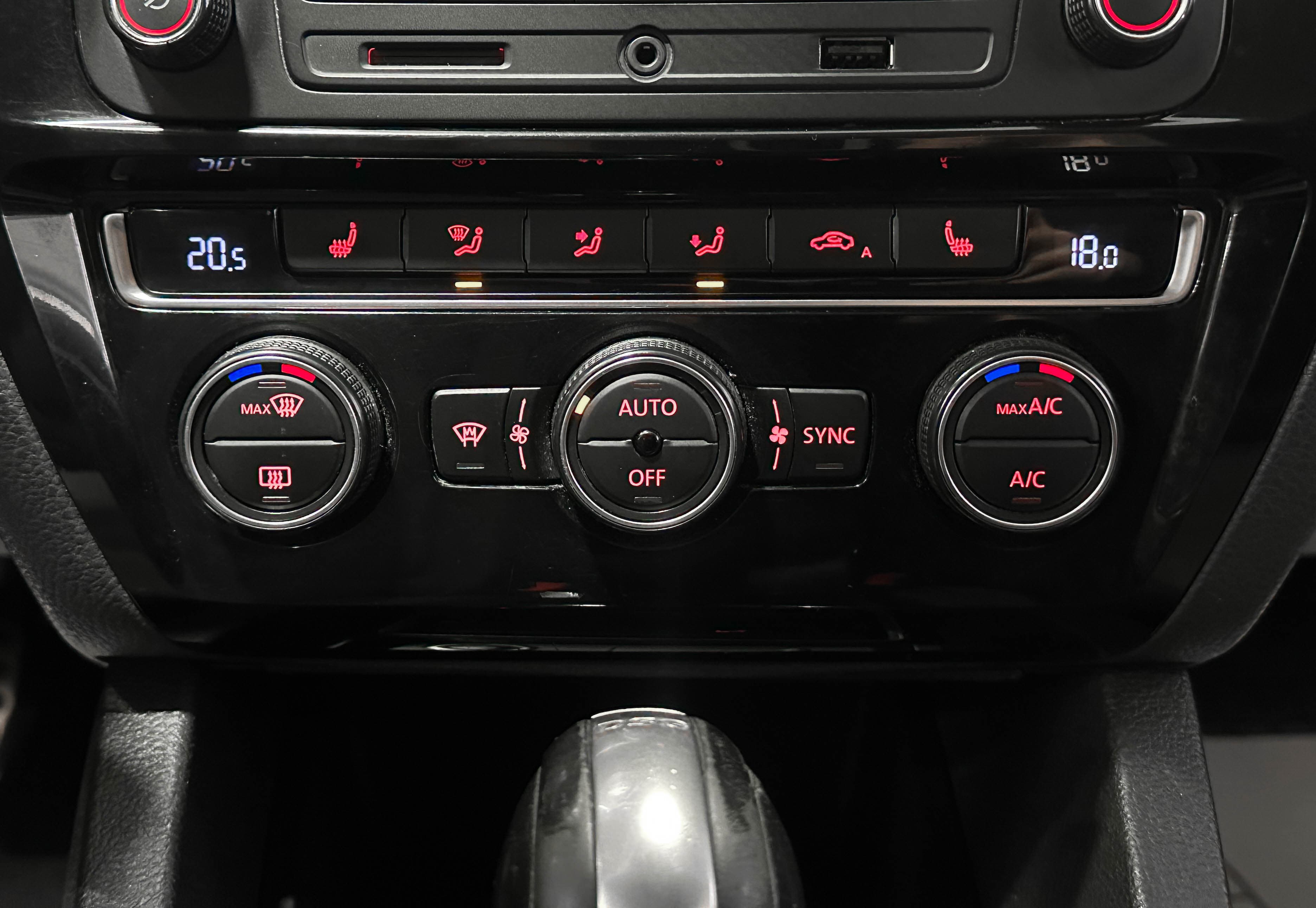 Volkswagen Jetta - фото 24