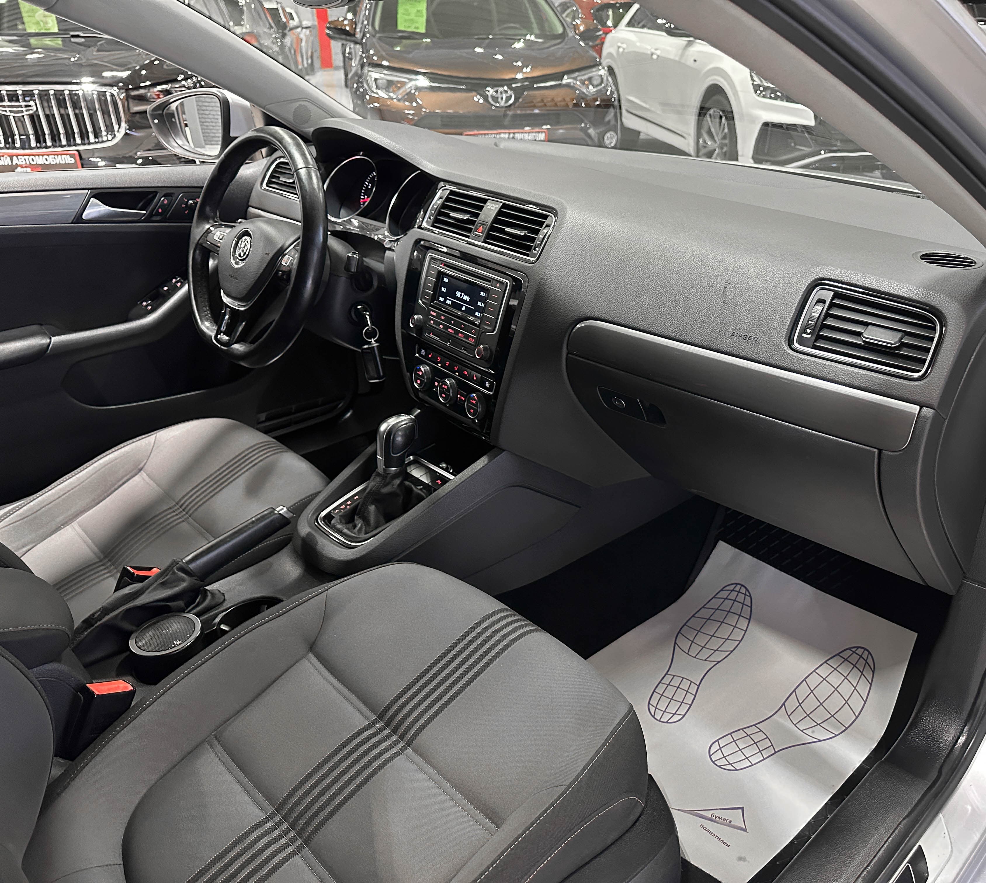 Volkswagen Jetta - фото 11