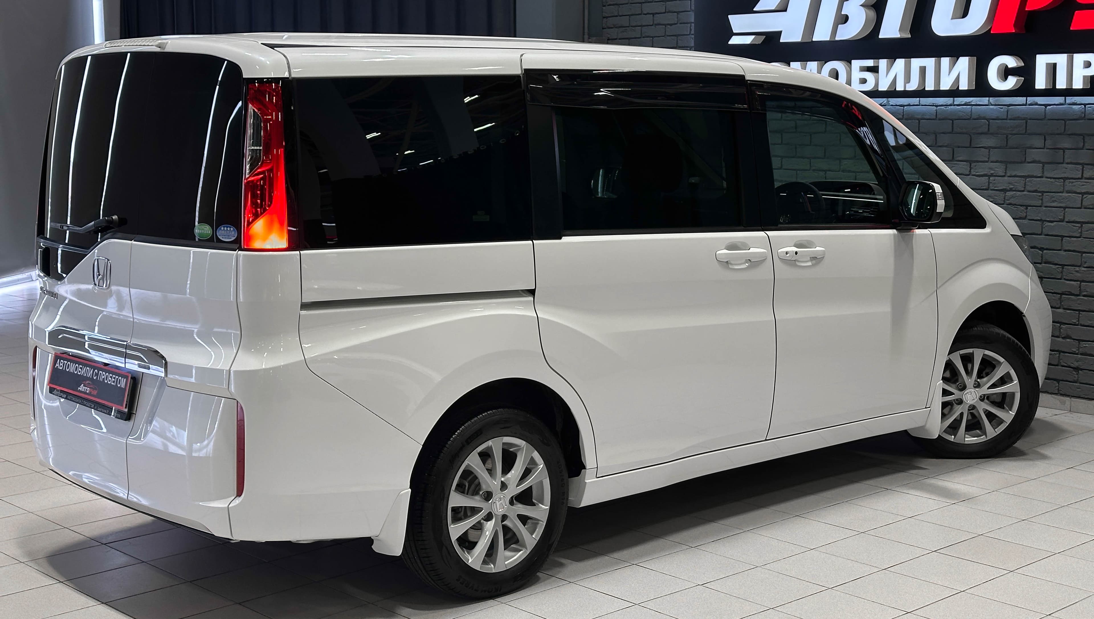 Honda Stepwgn - фото 6