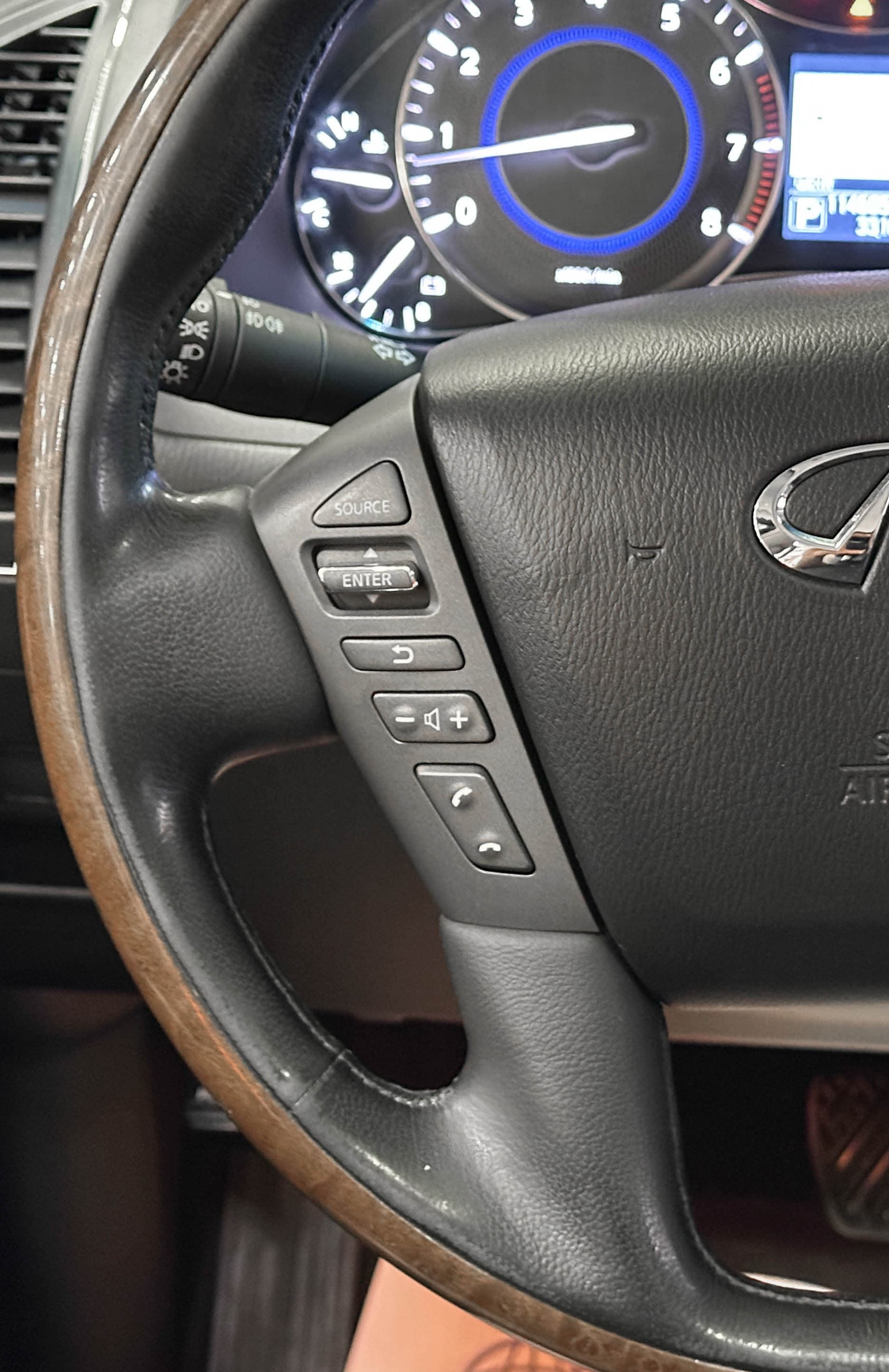 Infiniti QX80 - фото 28