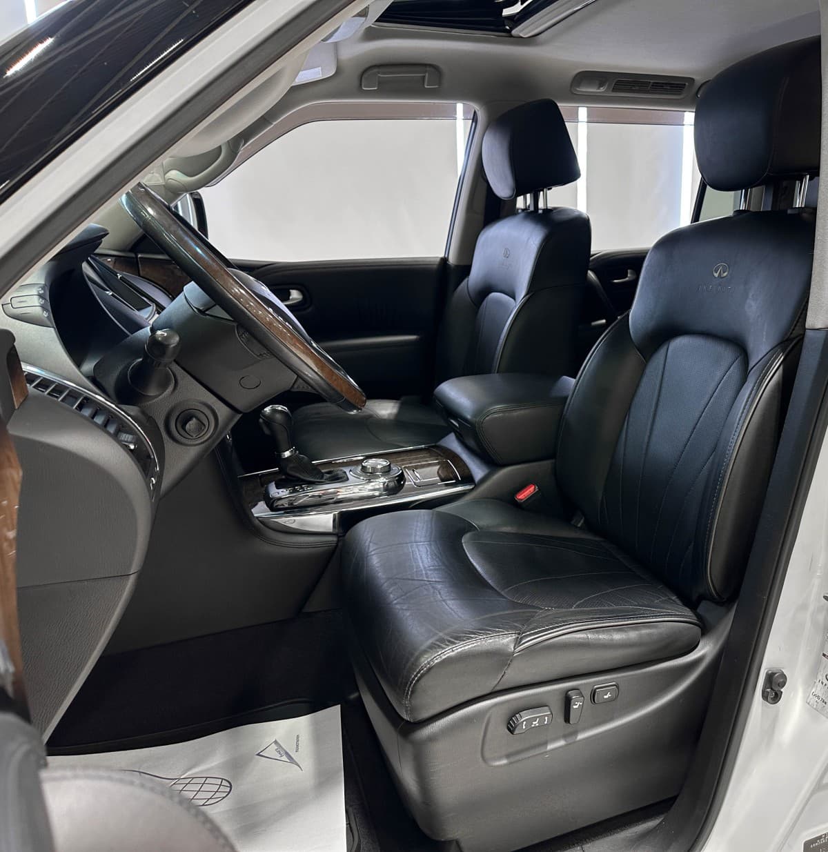Infiniti QX80 - фото 22