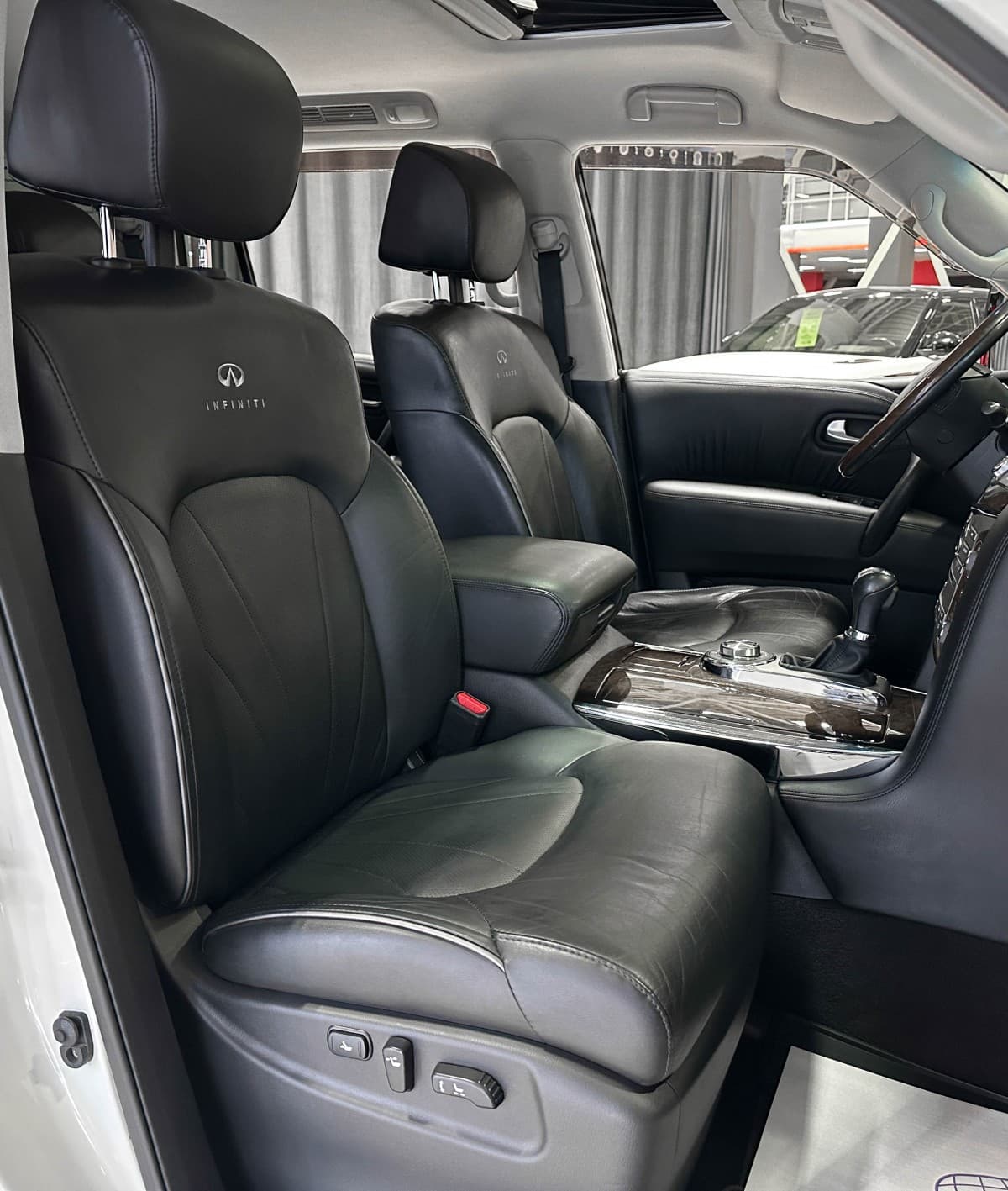 Infiniti QX80 - фото 13