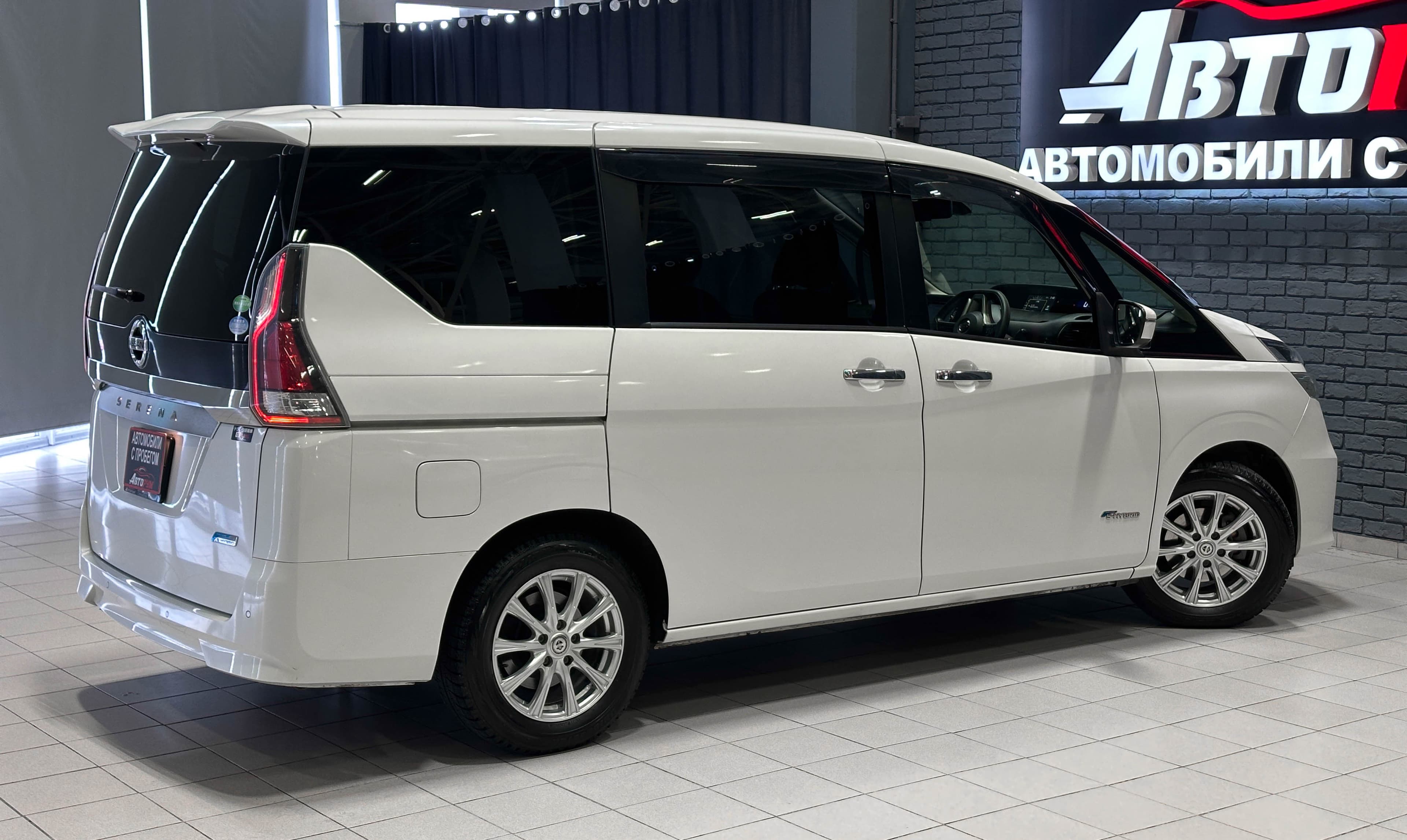 Nissan Serena Hybrid - фото 8