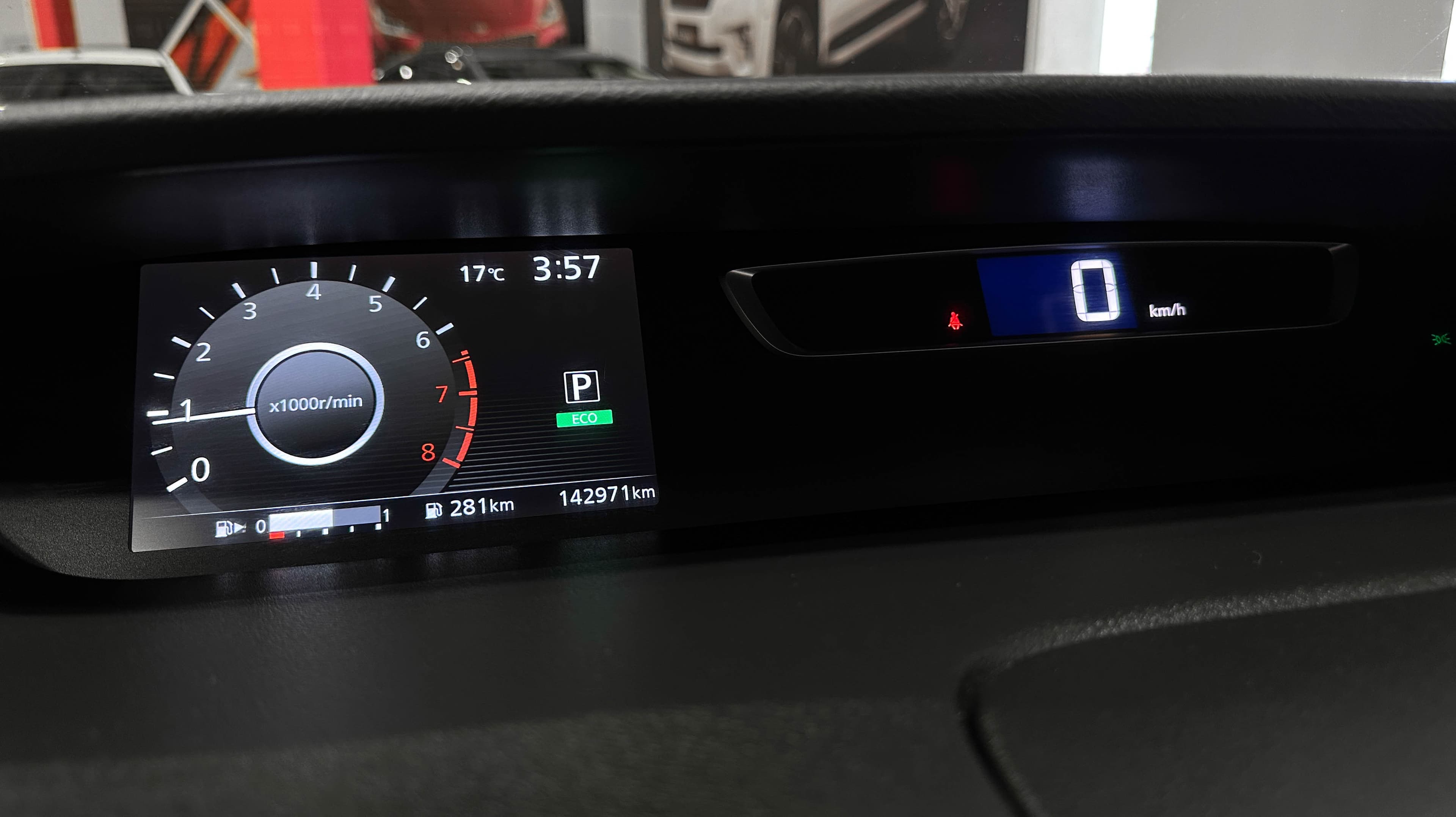 Nissan Serena Hybrid - фото 27