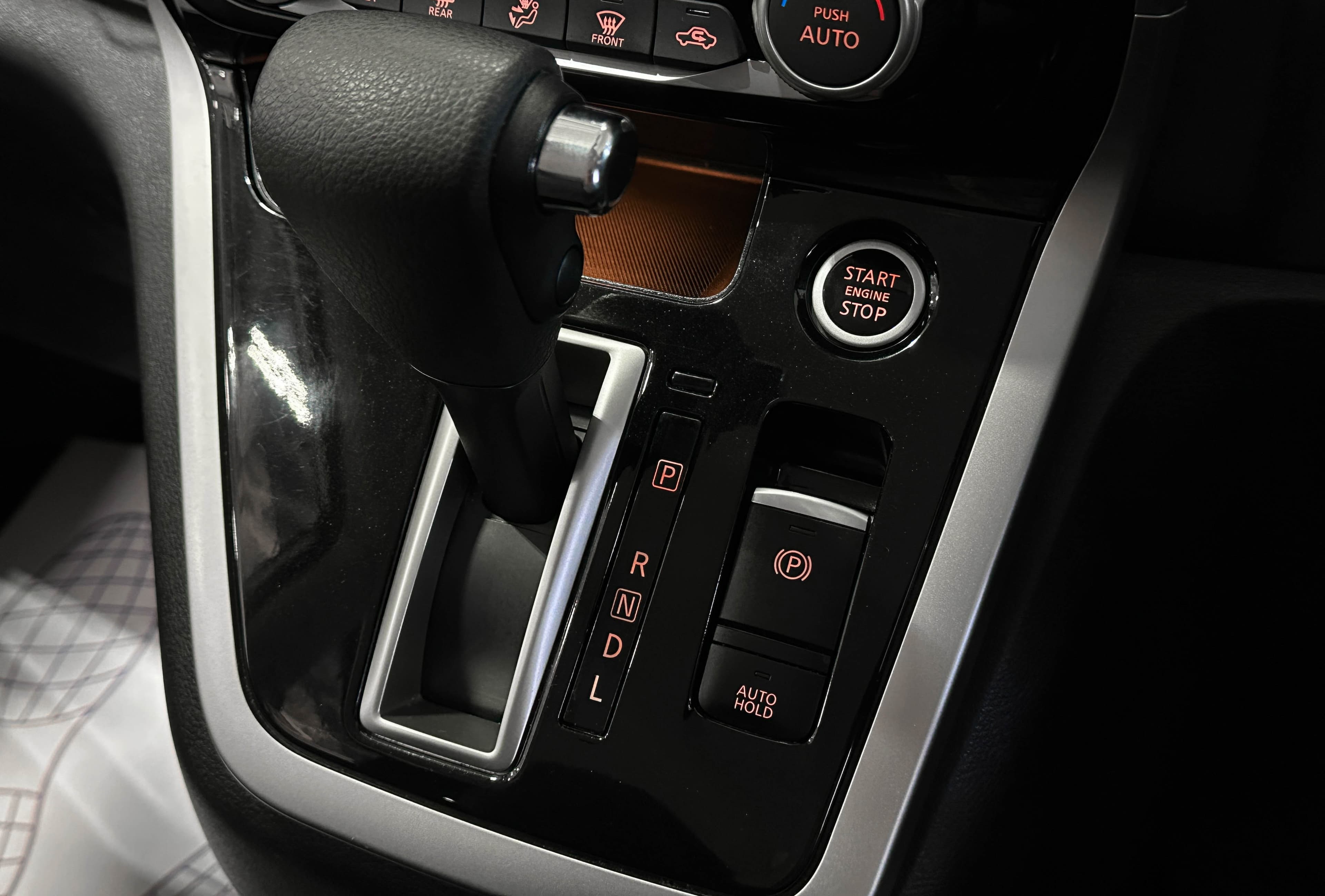 Nissan Serena Hybrid - фото 33