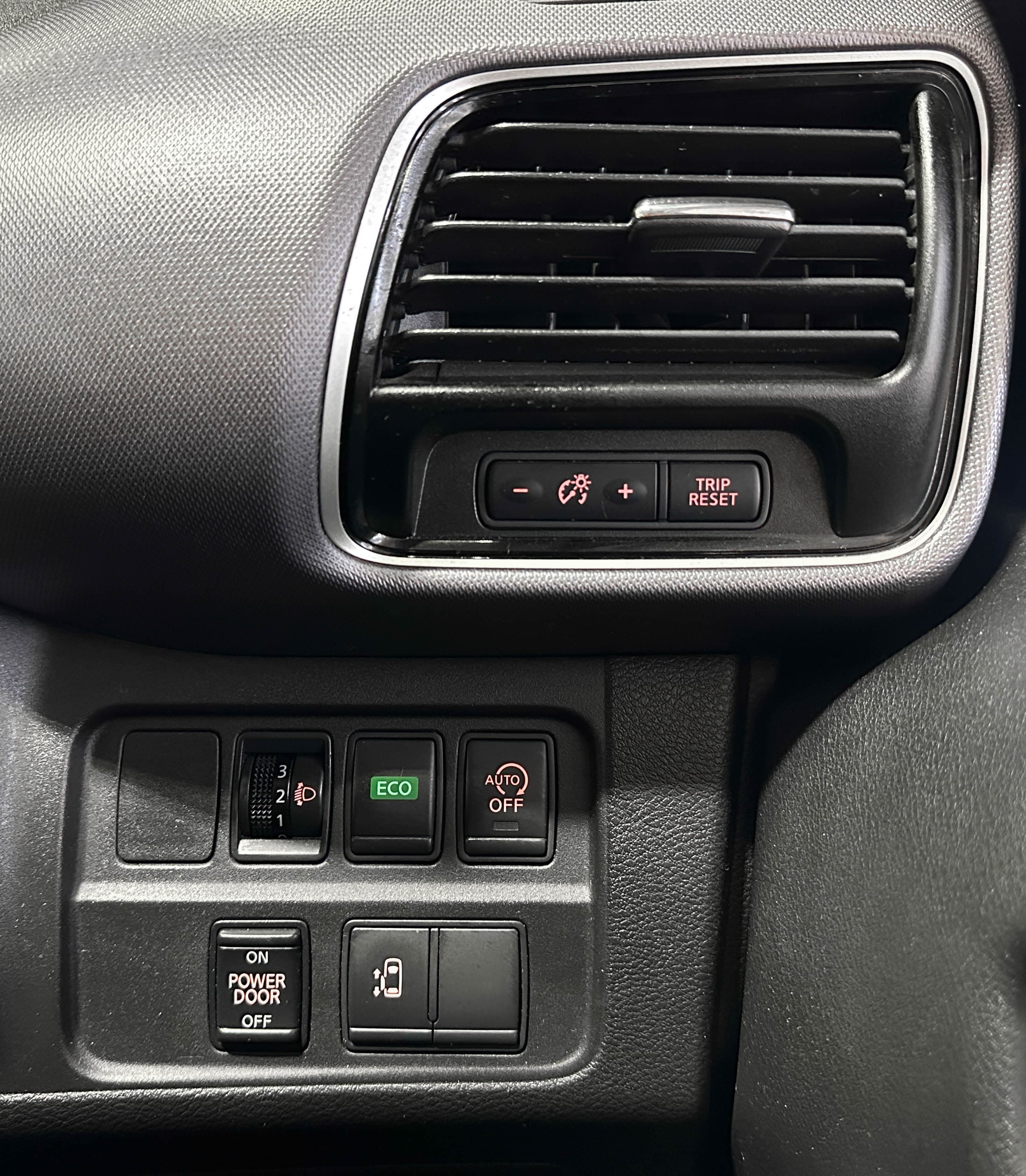 Nissan Serena Hybrid - фото 25