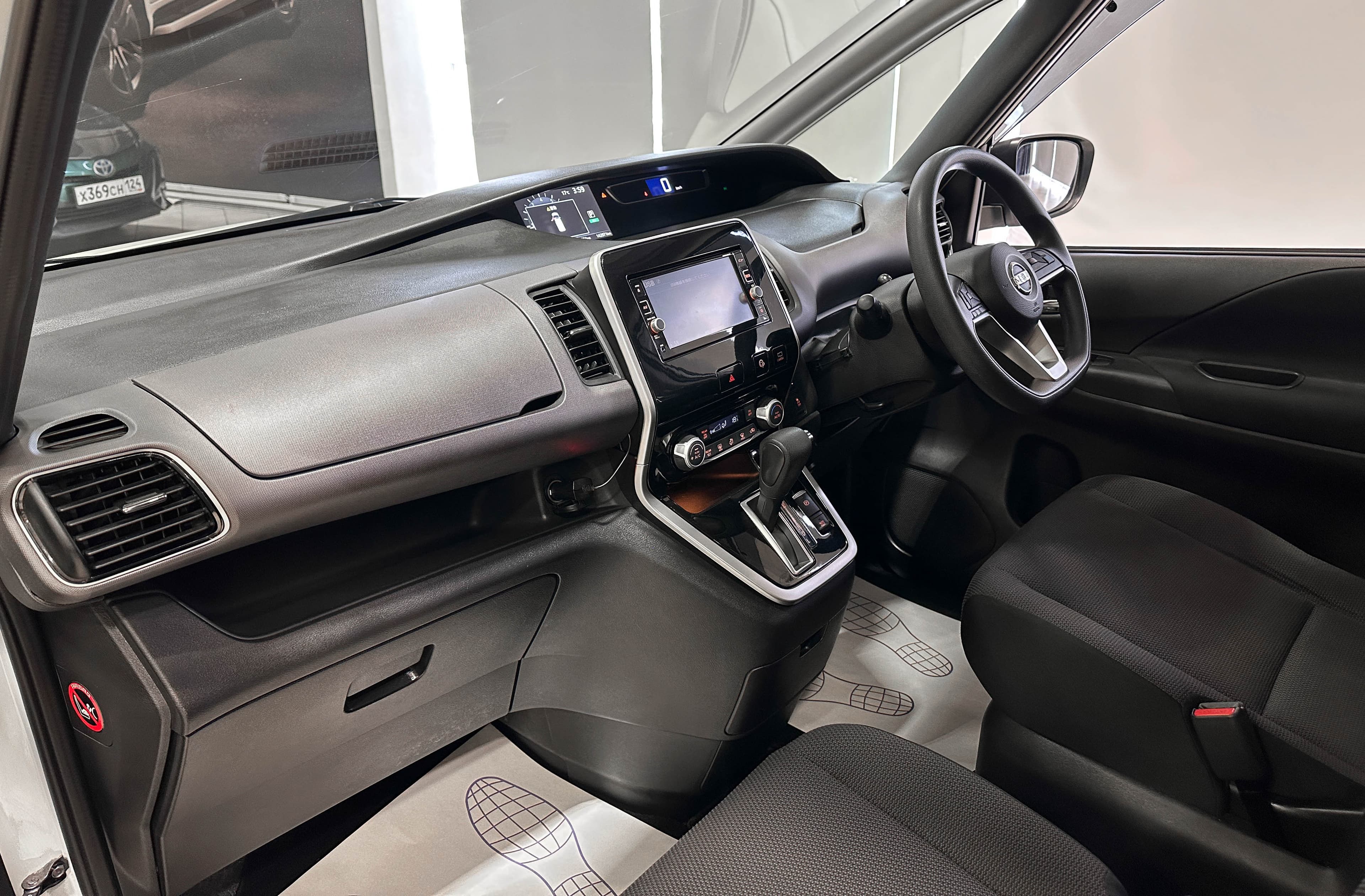 Nissan Serena Hybrid - фото 12