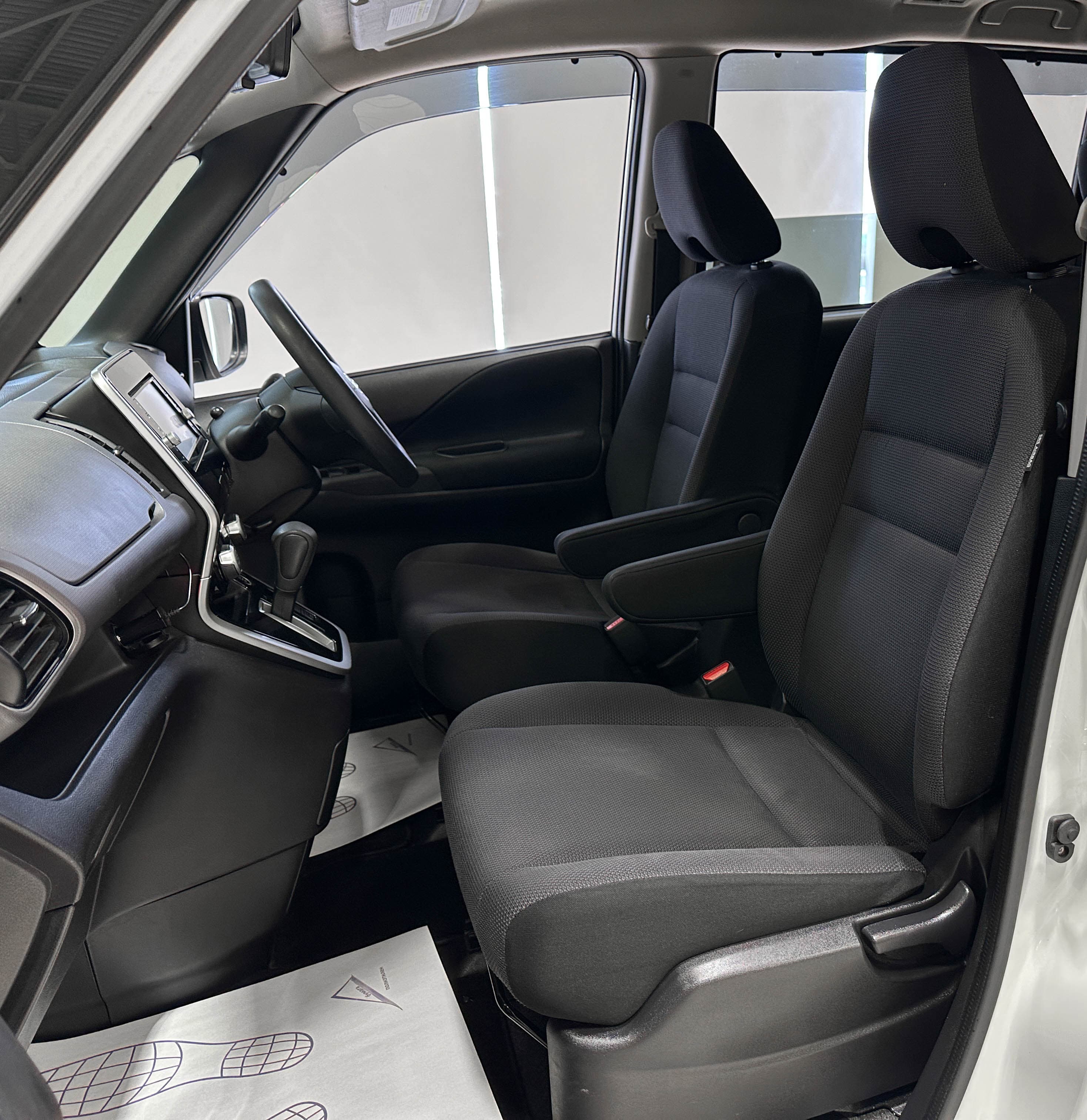 Nissan Serena Hybrid - фото 13