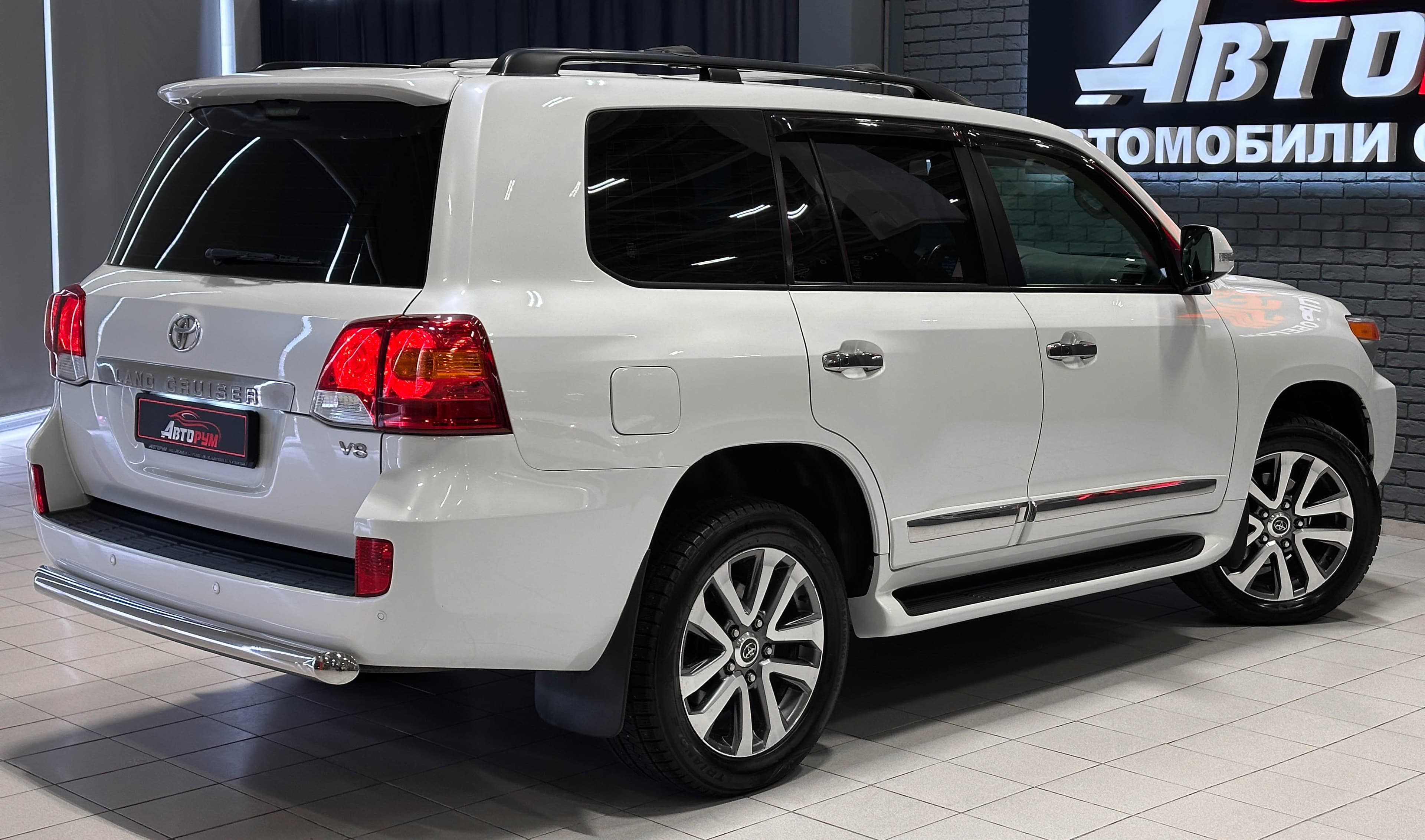 Toyota Land Cruiser 200 - фото 6
