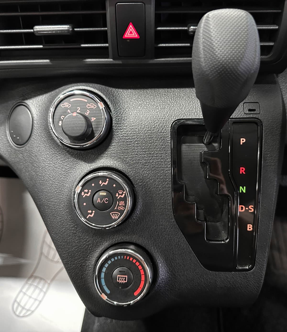 Toyota Sienta - фото 26